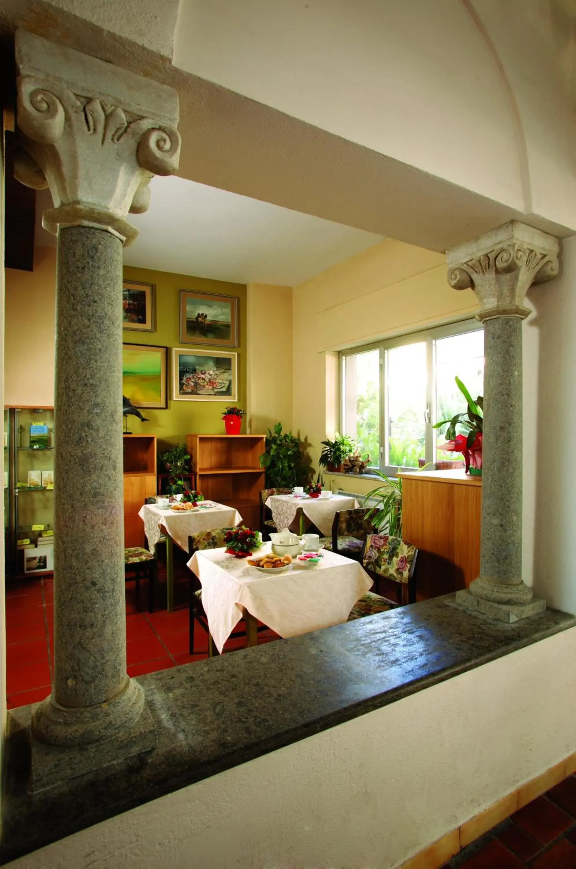 Restaurant/places to eat in Hotel Tarconte