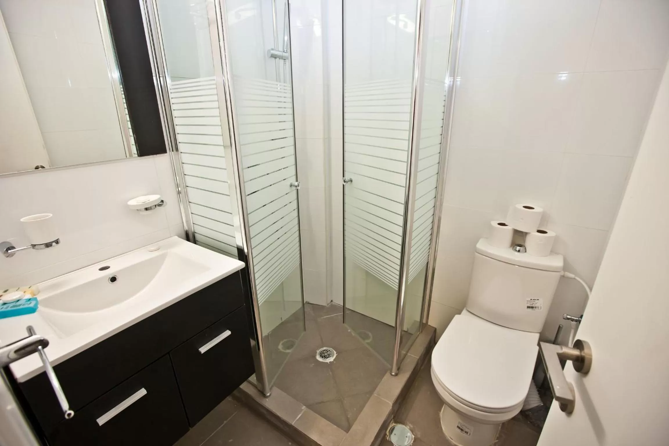 Bathroom in Geula Suites BY RAPHAEL HOTELS