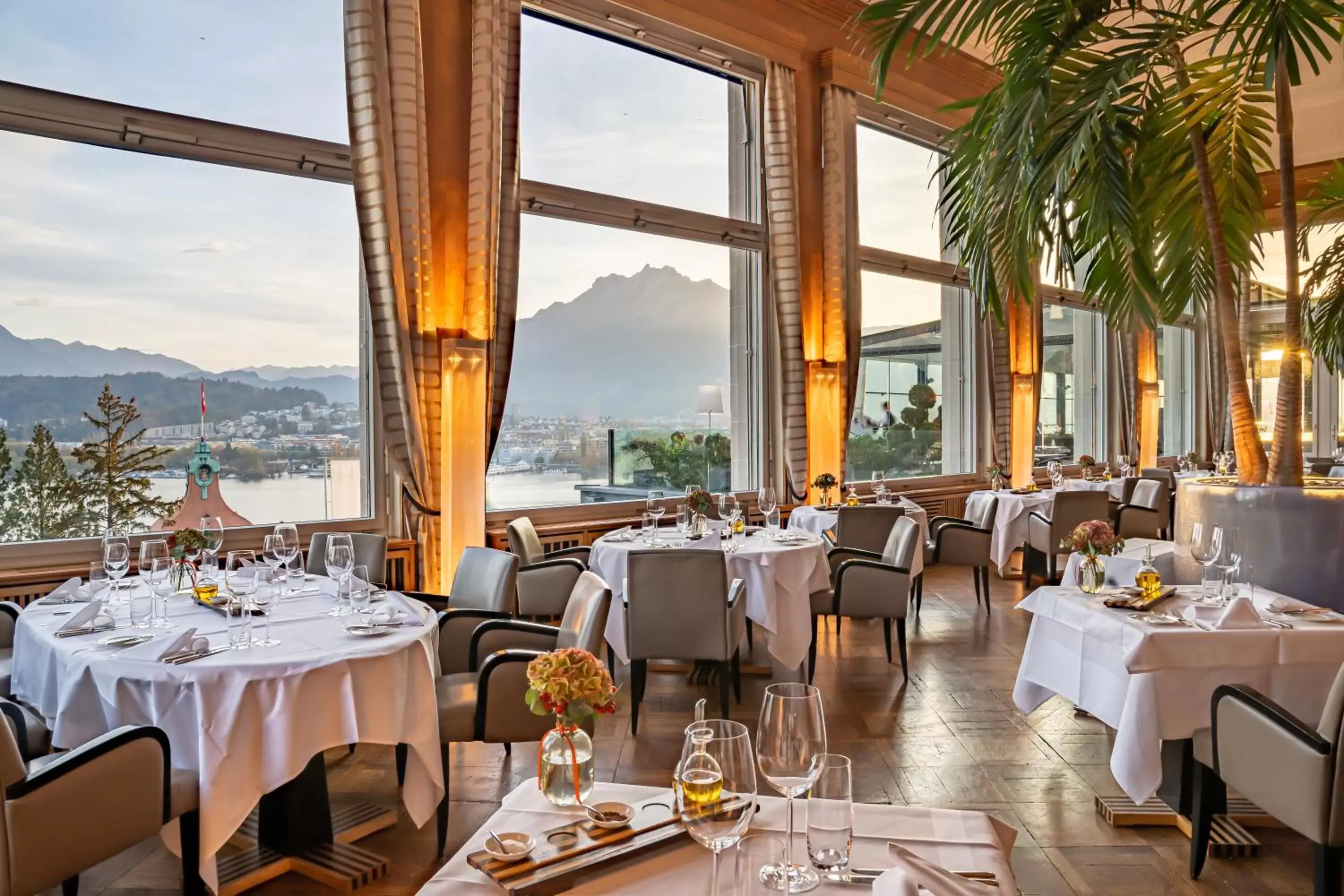 Restaurant/Places to Eat in Art Deco Hotel Montana Luzern