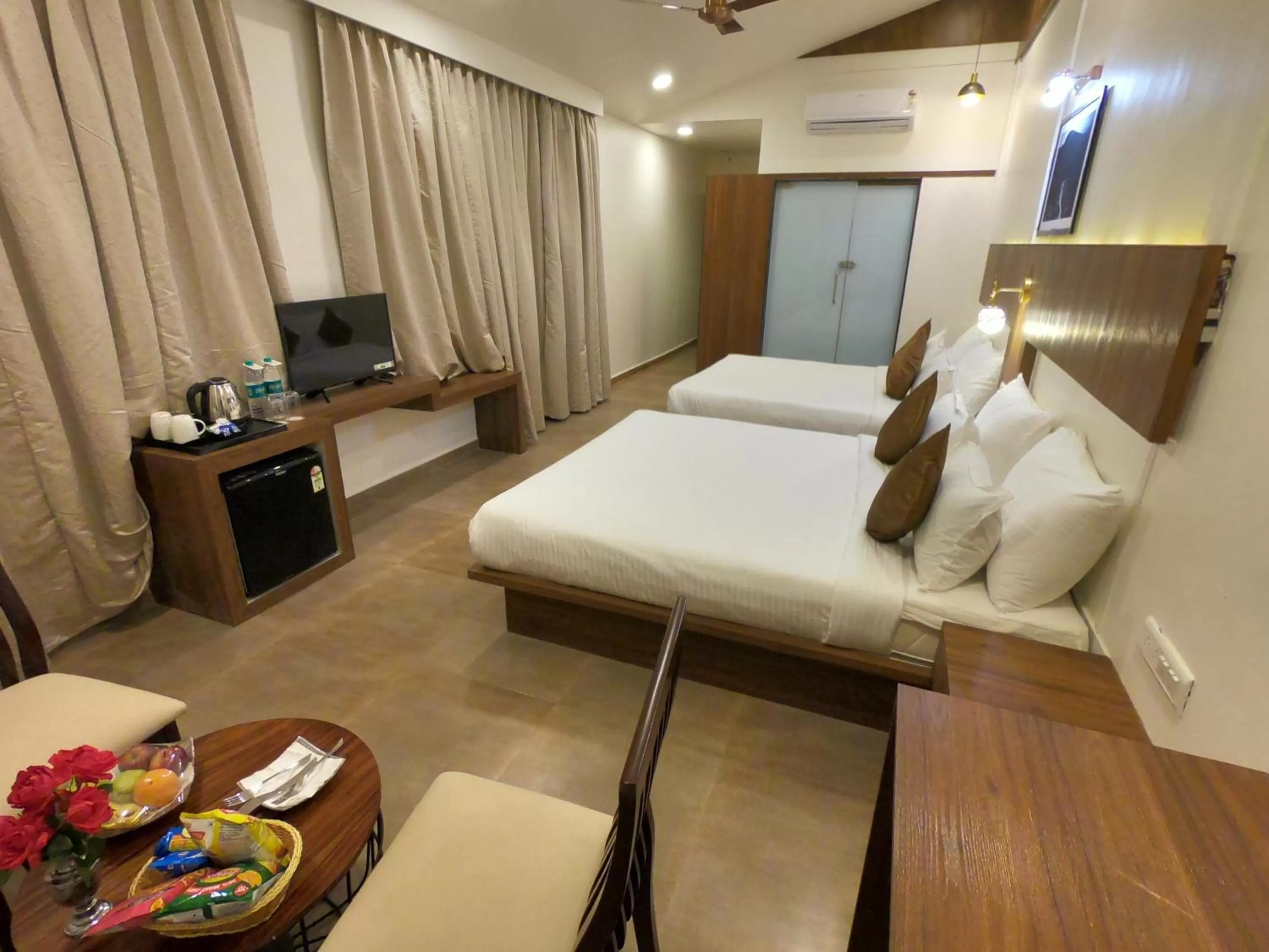 People, Bed in Jivanta Mahabaleshwar