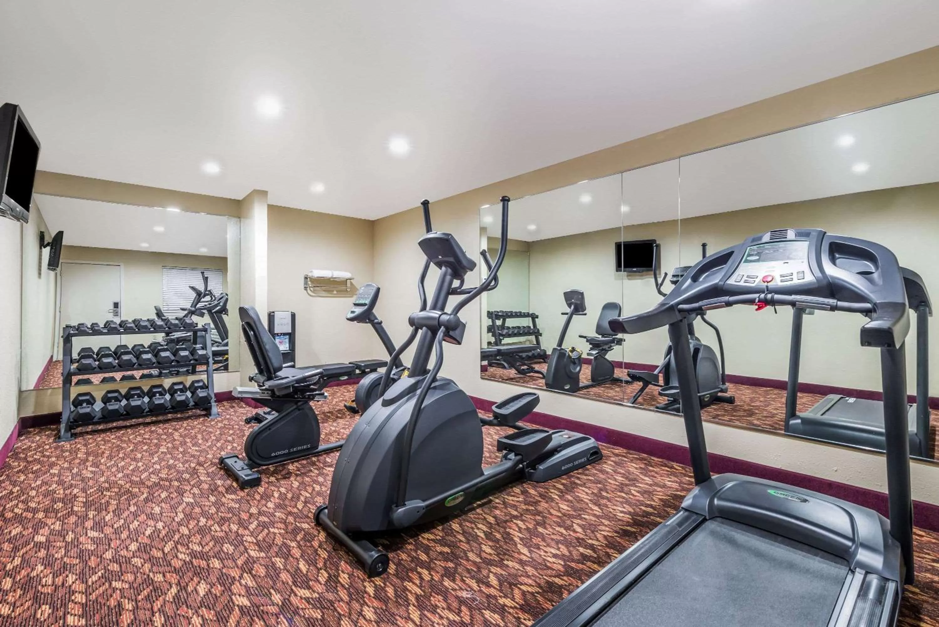 Fitness centre/facilities in Super 8 by Wyndham Clovis