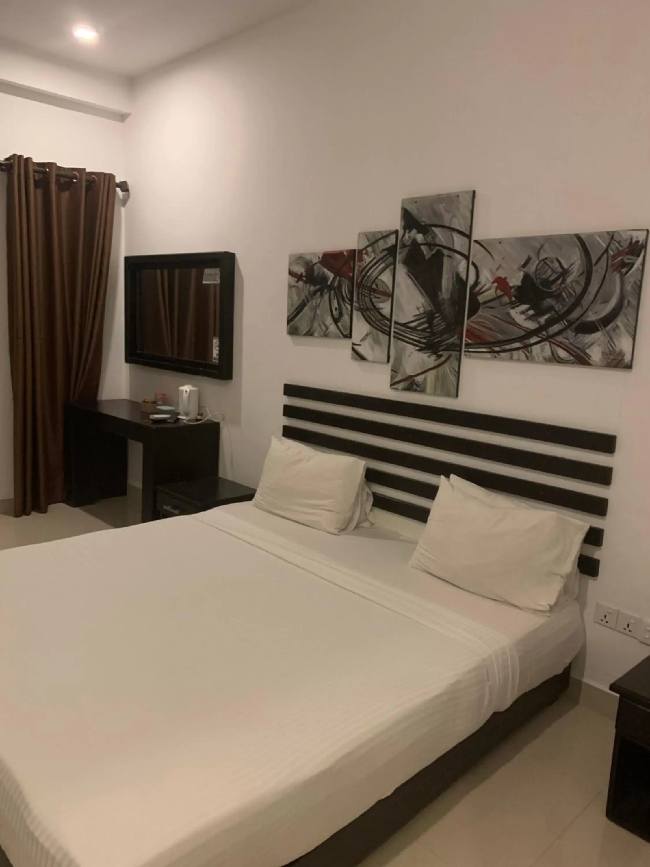 Bed in Sunrise Palace Negombo Bed in Sunrise Palace Negombo