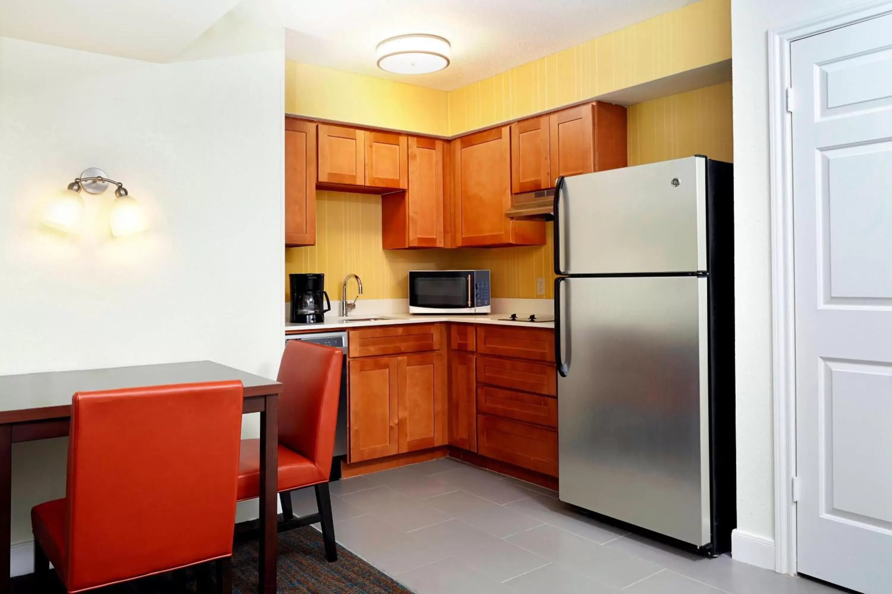 Kitchen or kitchenette, Kitchen/Kitchenette in Residence Inn Houston by The Galleria