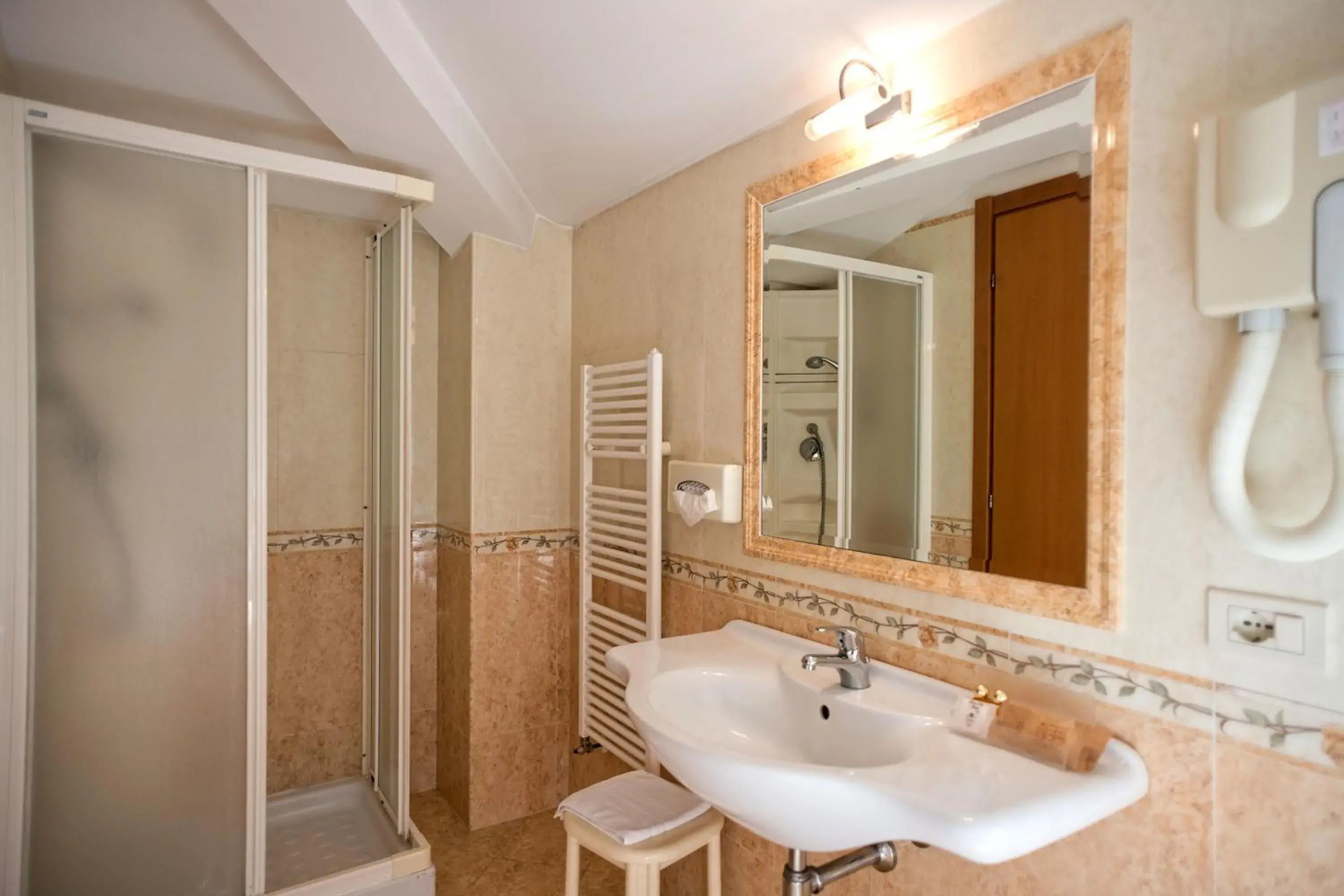 Photo of the whole room, Bathroom in Grand Hotel Italia