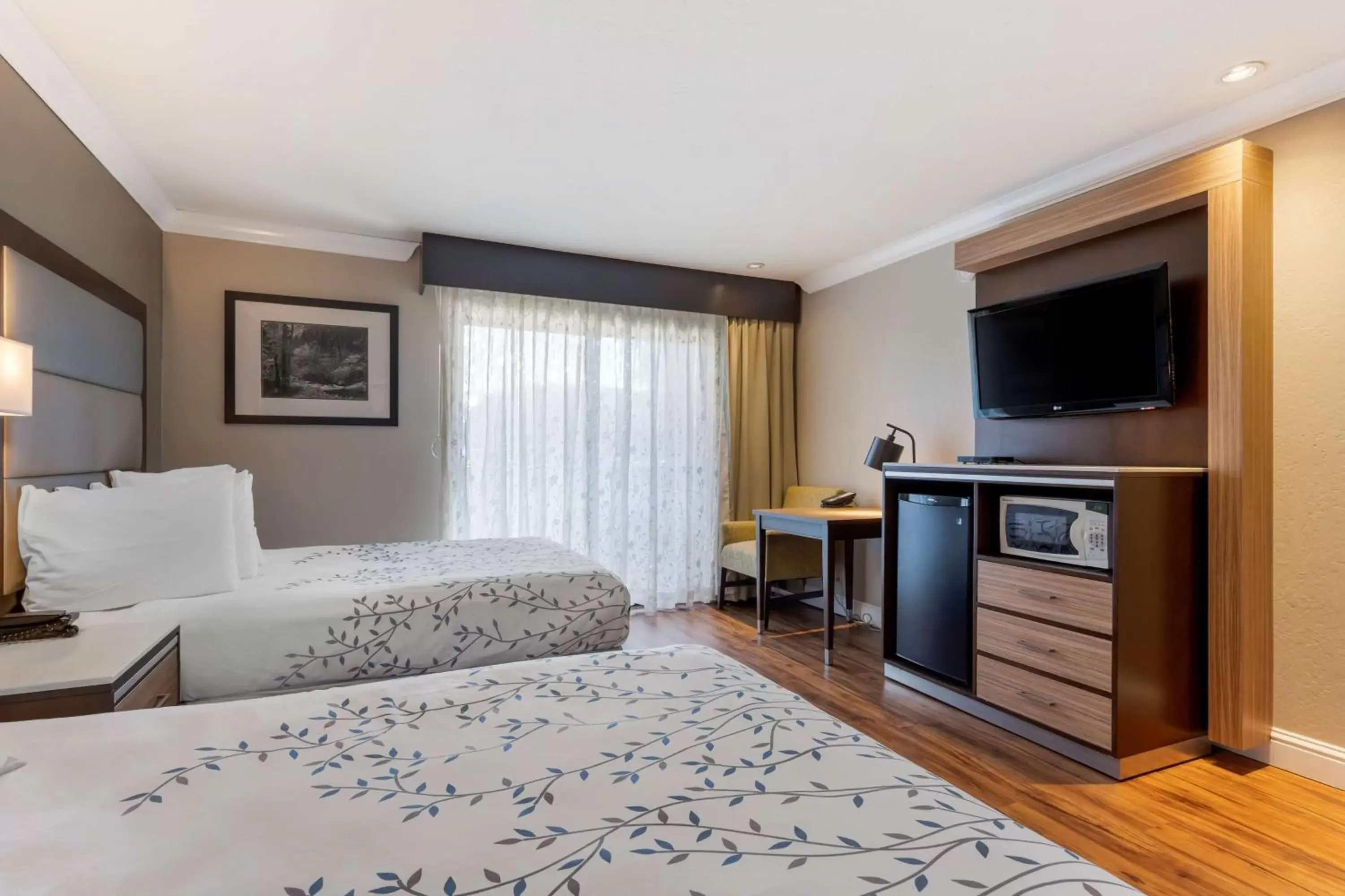 Queen Room with Two Queen Beds in Best Western Plus Forest Park Inn