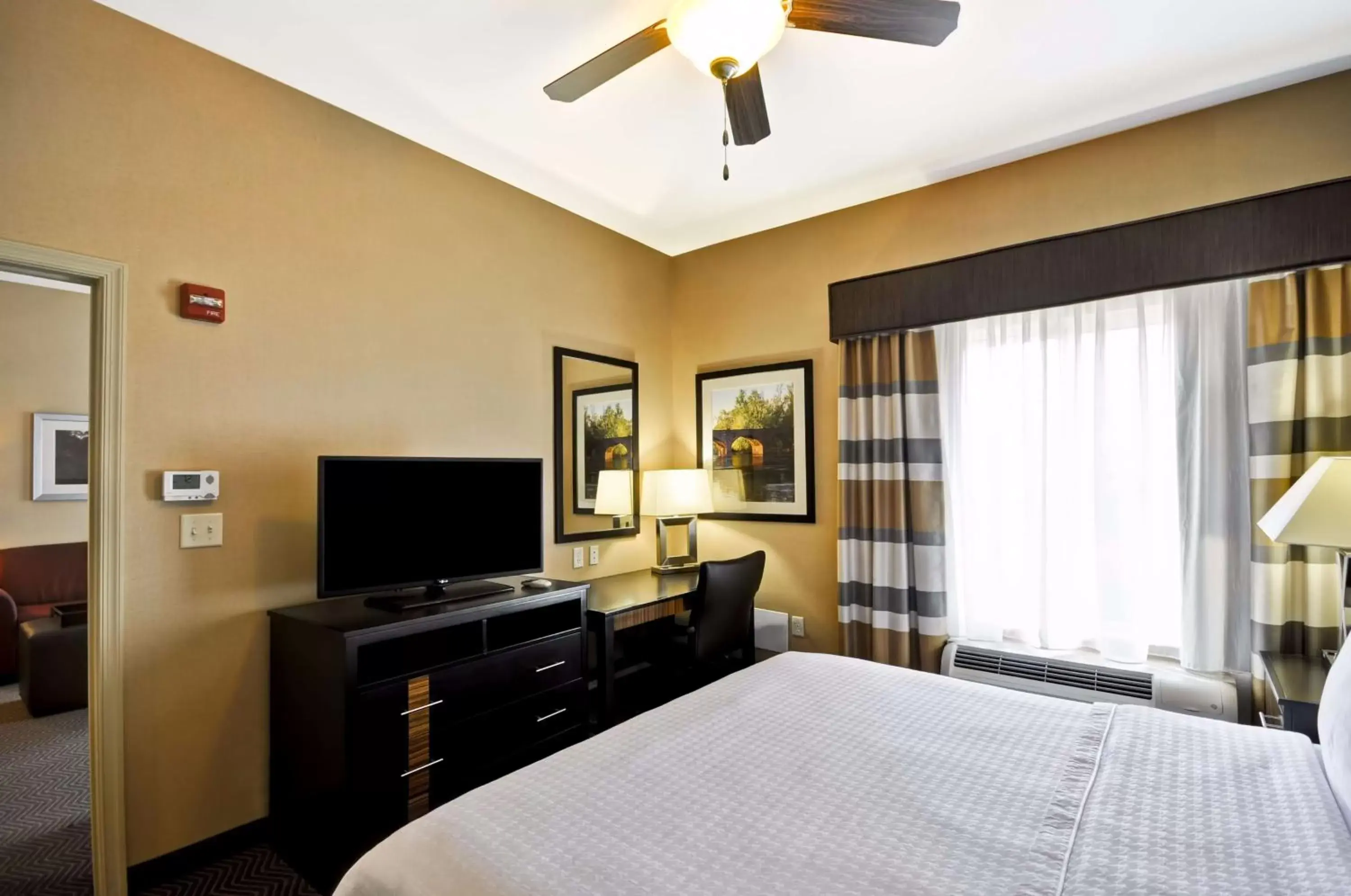 Bed, TV/Entertainment Center in Homewood Suites by Hilton Hartford / Southington CT