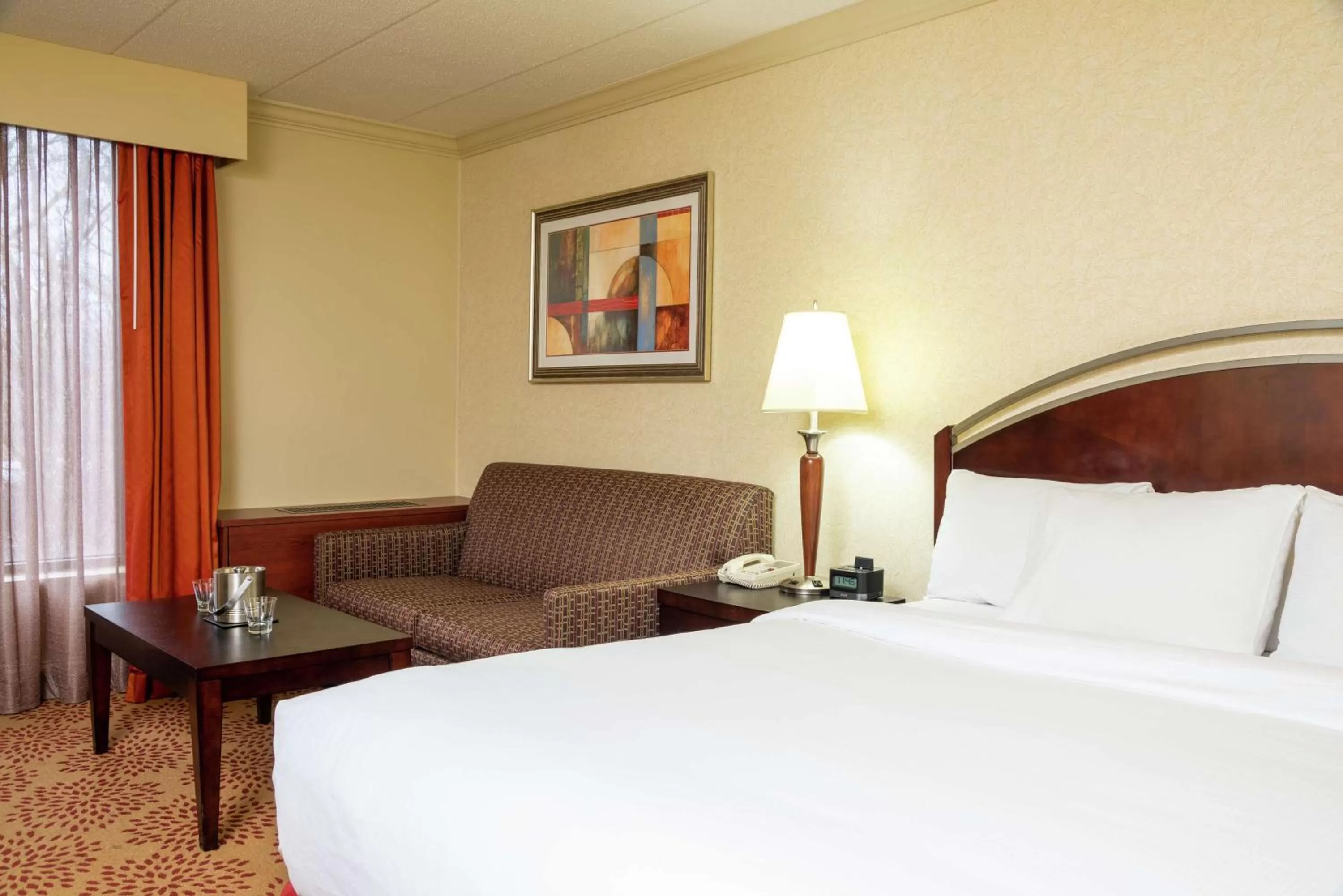 Bed in DoubleTree by Hilton Hotel Grand Rapids Airport