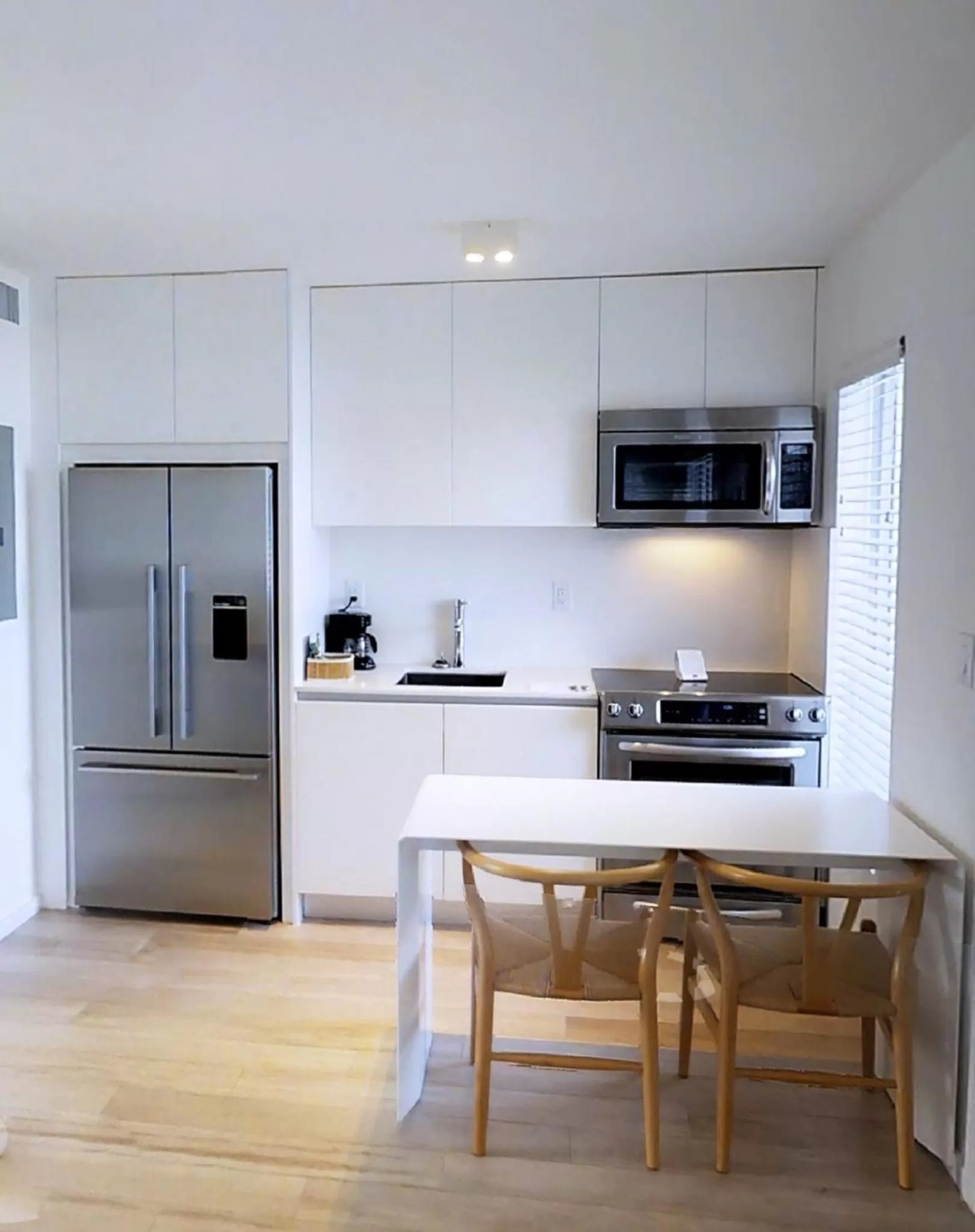 Kitchen or kitchenette in Beach Haus Key Biscayne Contemporary Apartments