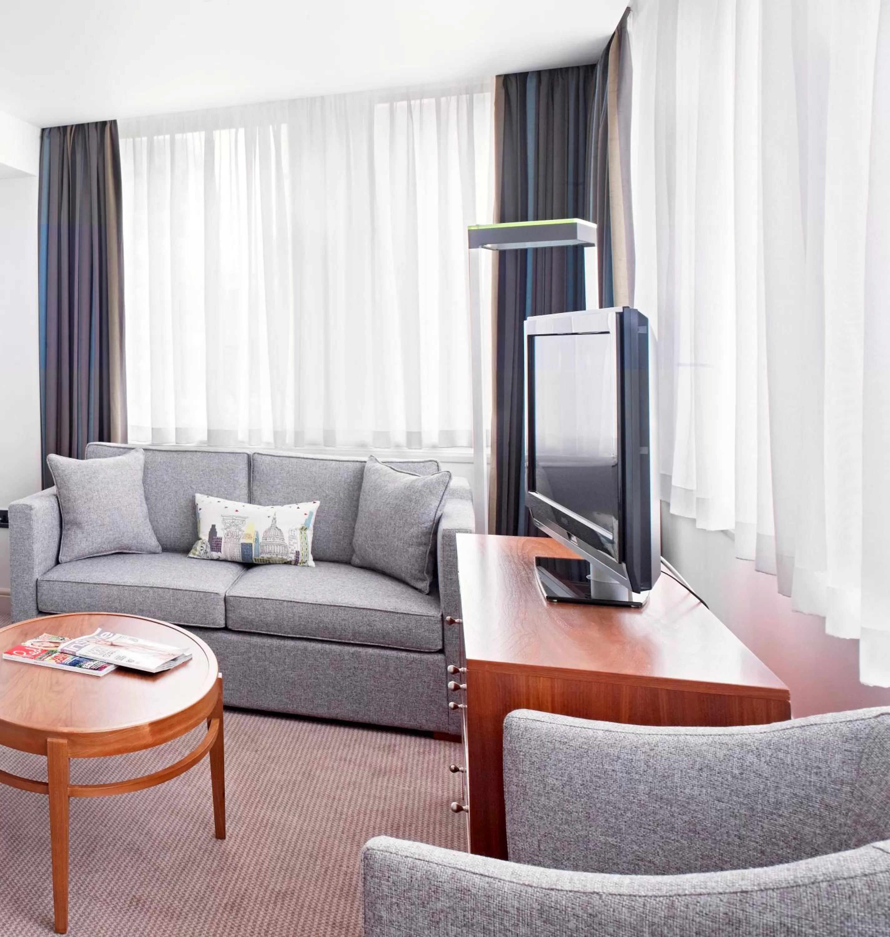 TV and multimedia in Thistle Trafalgar - Leicester Square