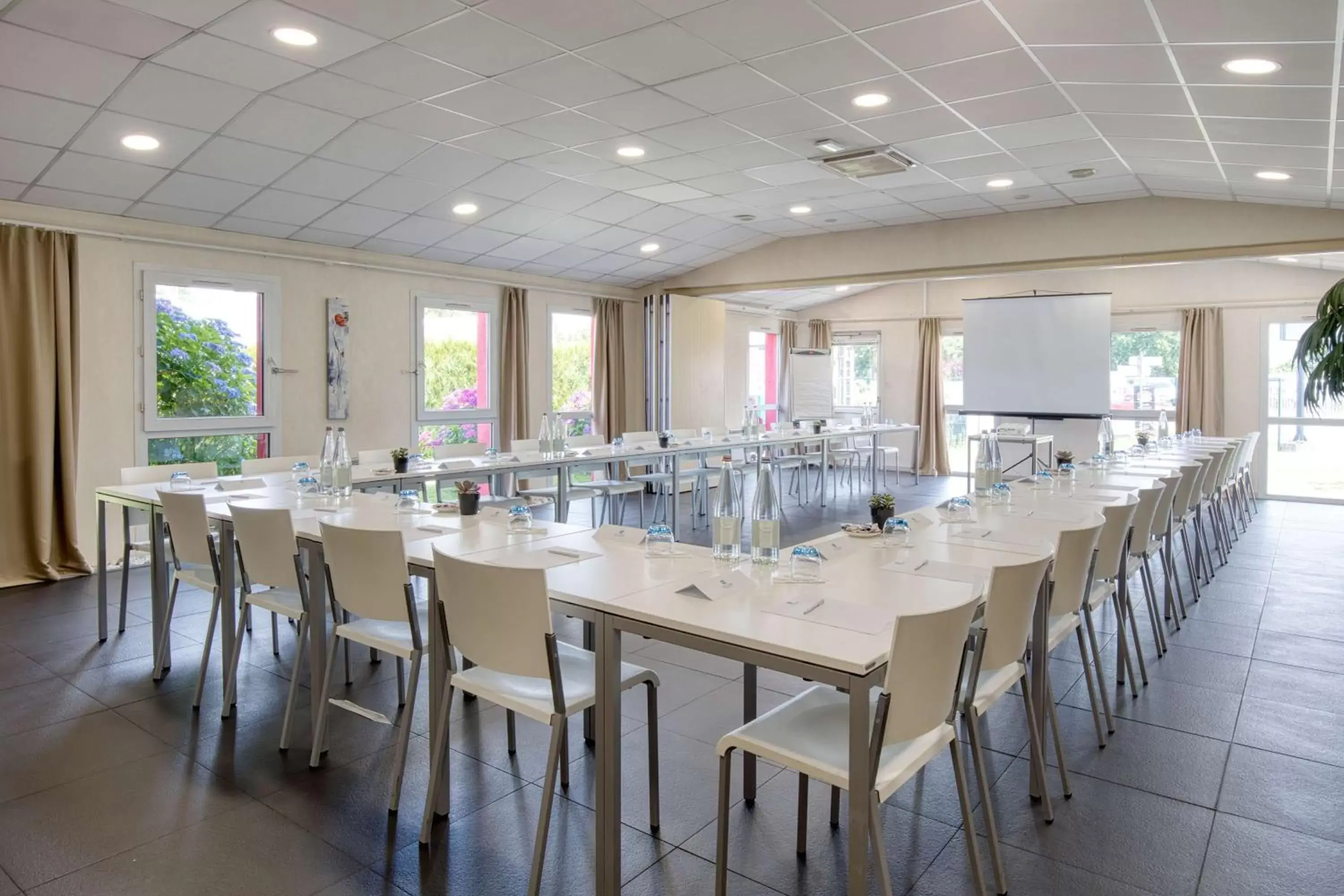 Business facilities in Sure Hotel by Best Western Nantes Saint-Herblain