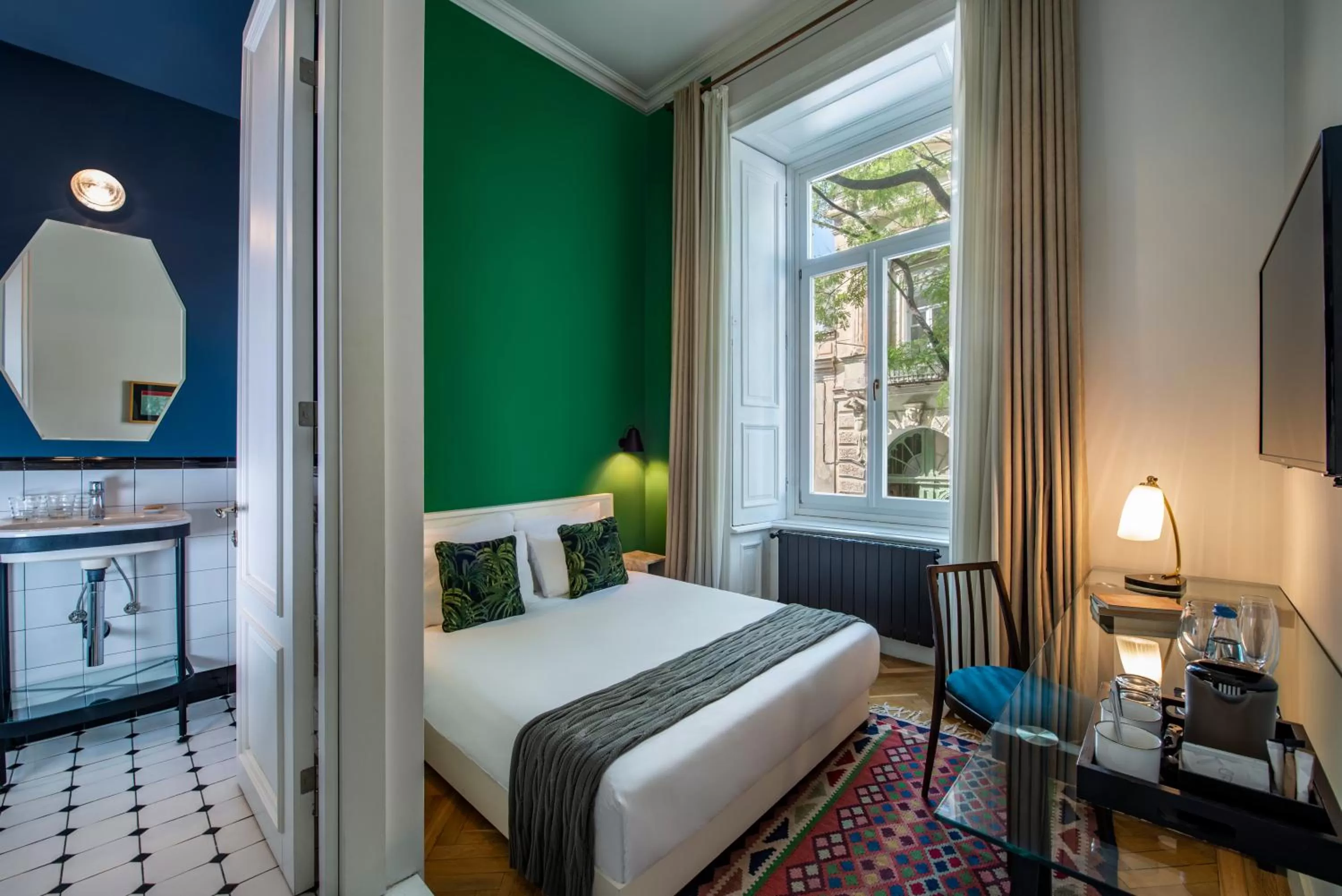 Street view, Bed in Communal Hotel Sololaki