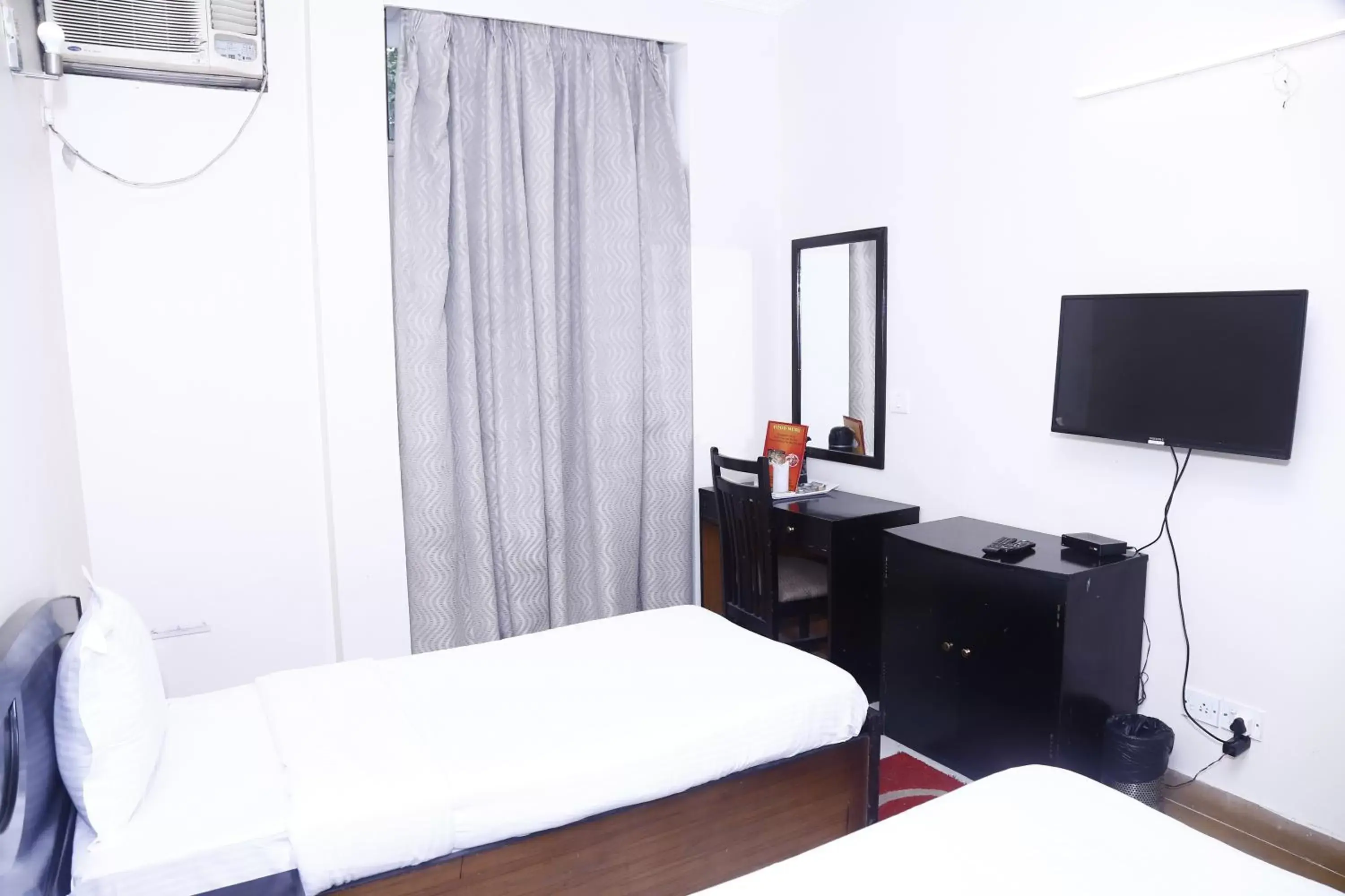 Superior Twin Room with City View in Hotel City Centre Inn - Nizamuddin Railway Station Superior Twin Room with City View in Hotel City Centre Inn - Nizamuddin Railway Station