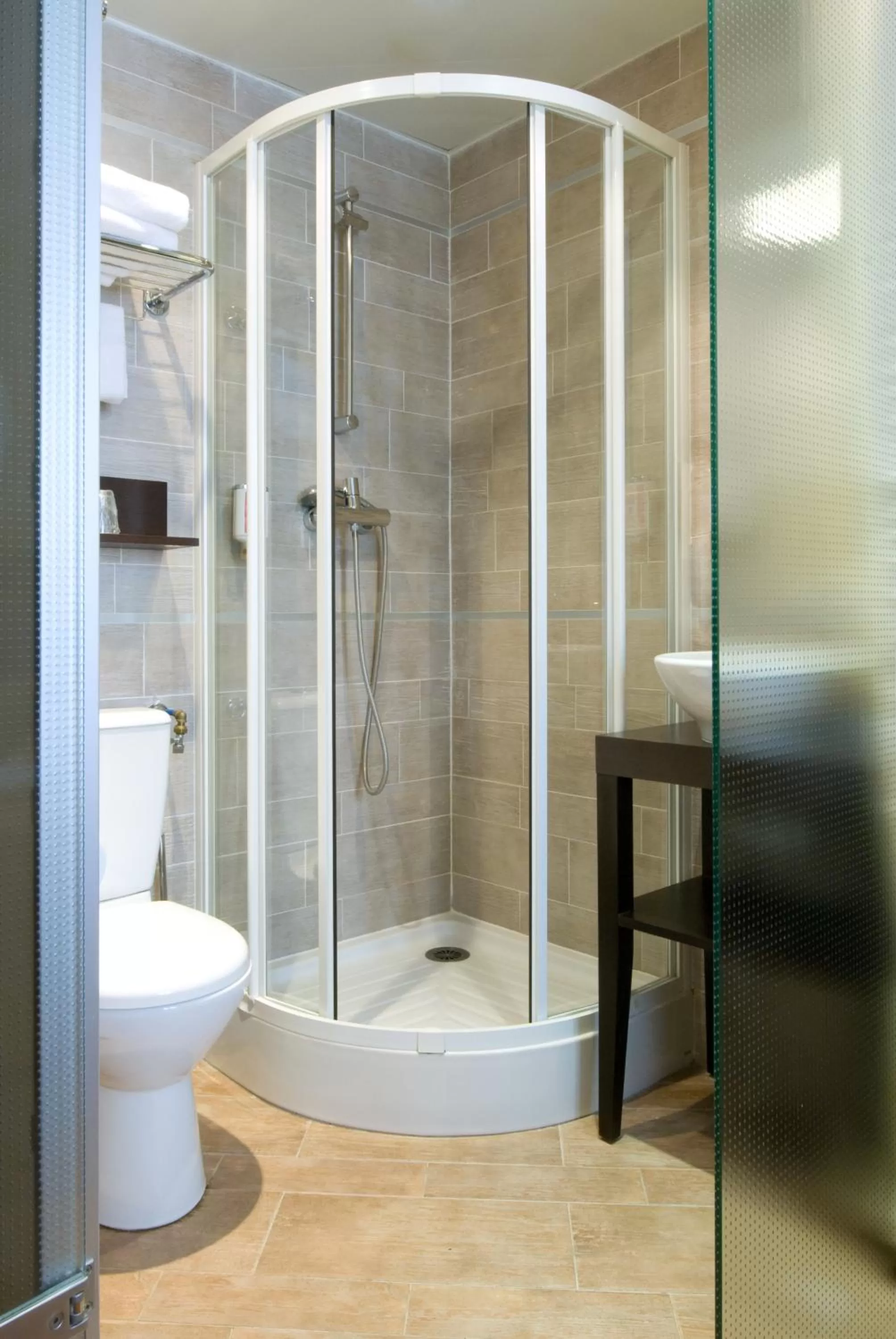 Bathroom in Hôtel de l'Exposition - Tour Eiffel