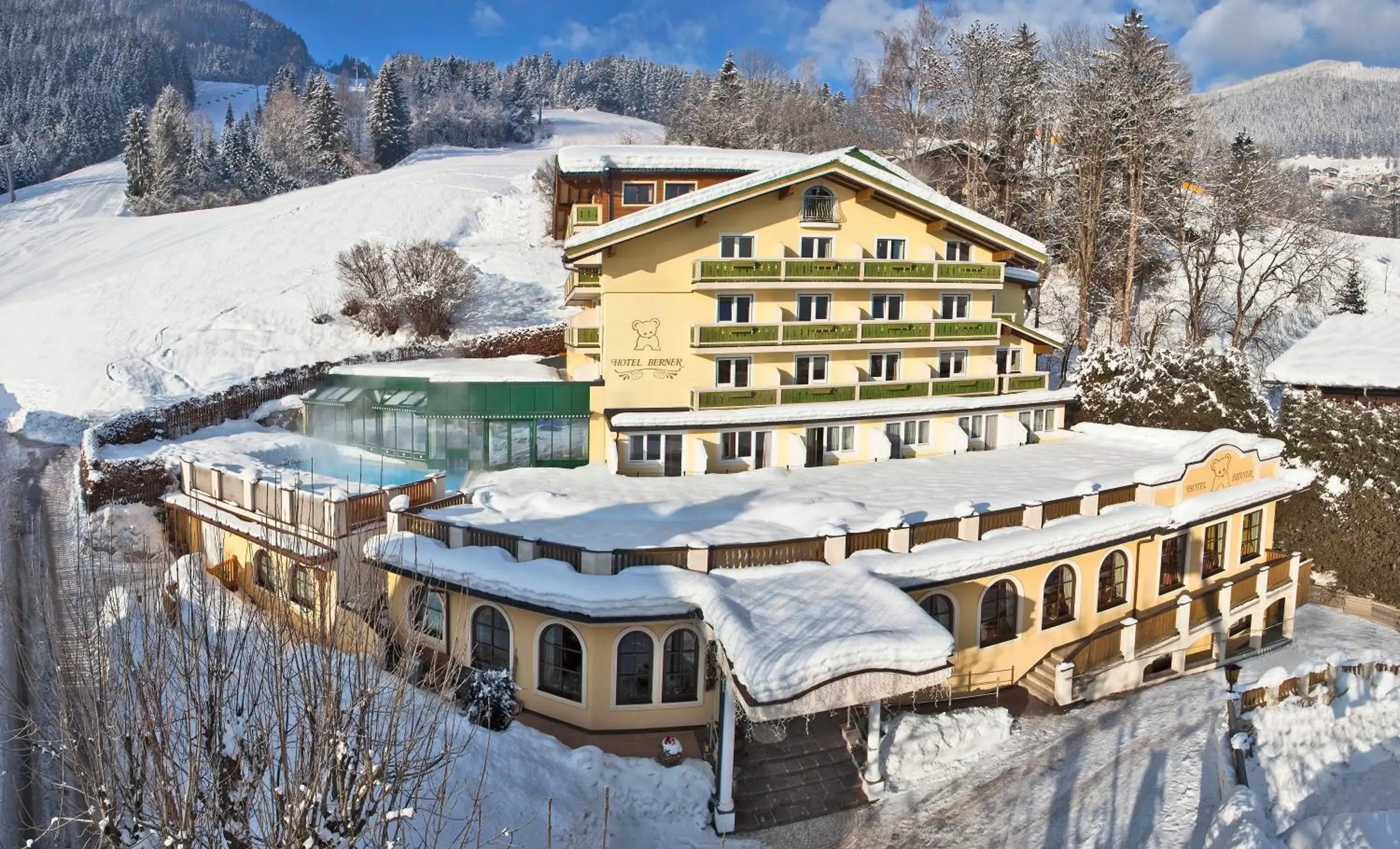 Facade/entrance, Winter in Hotel Berner