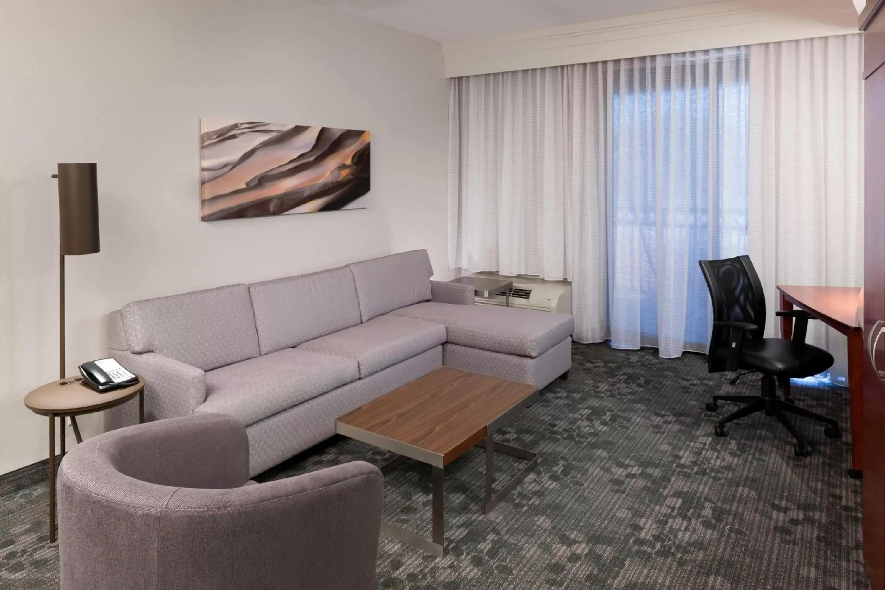 Living room, Seating Area in Courtyard by Marriott Franklin Cool Springs