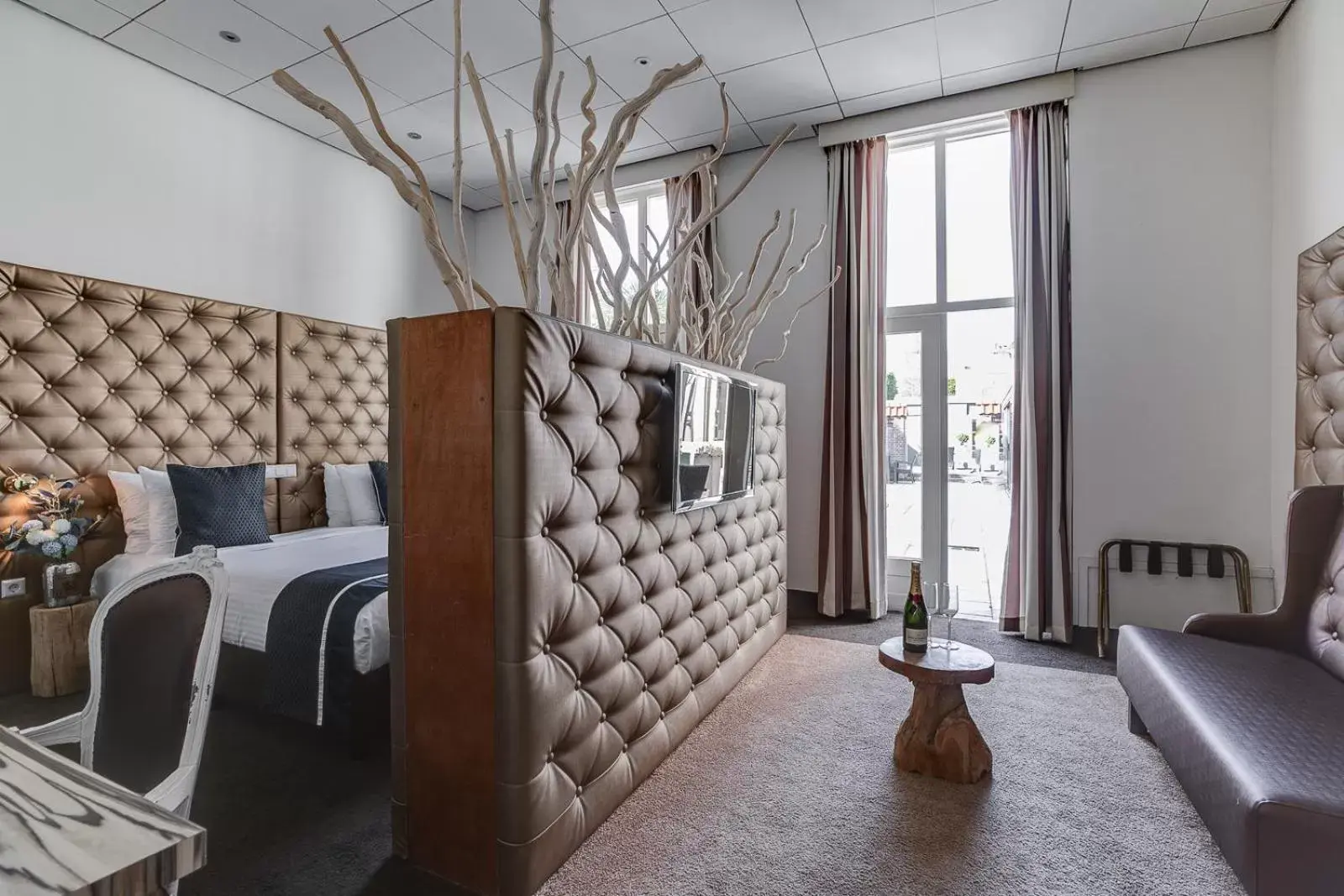 Photo of the whole room, Bed in Hotel Royal Bridges Photo of the whole room, Bed in Hotel Royal Bridges