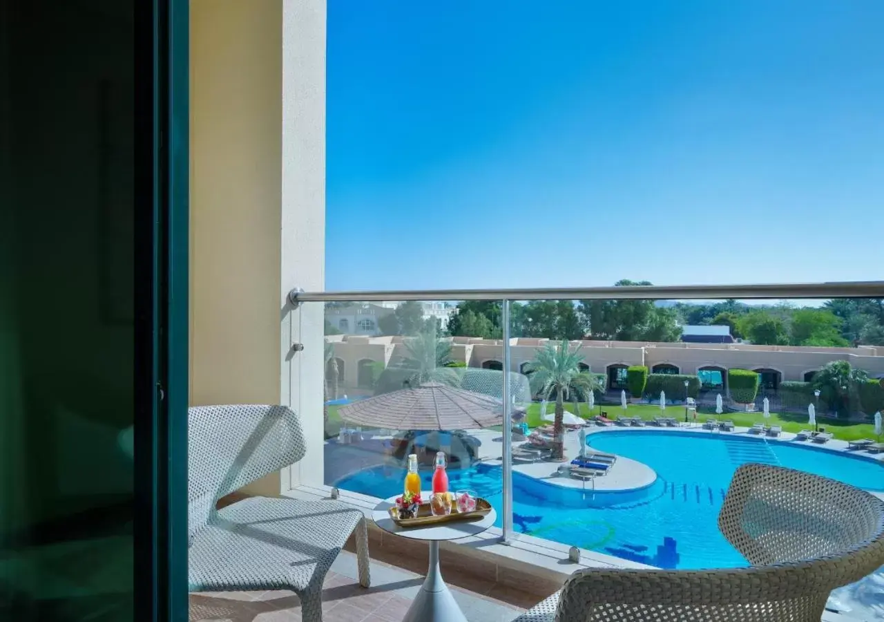 Balcony/Terrace, Pool View in Al Ain Rotana