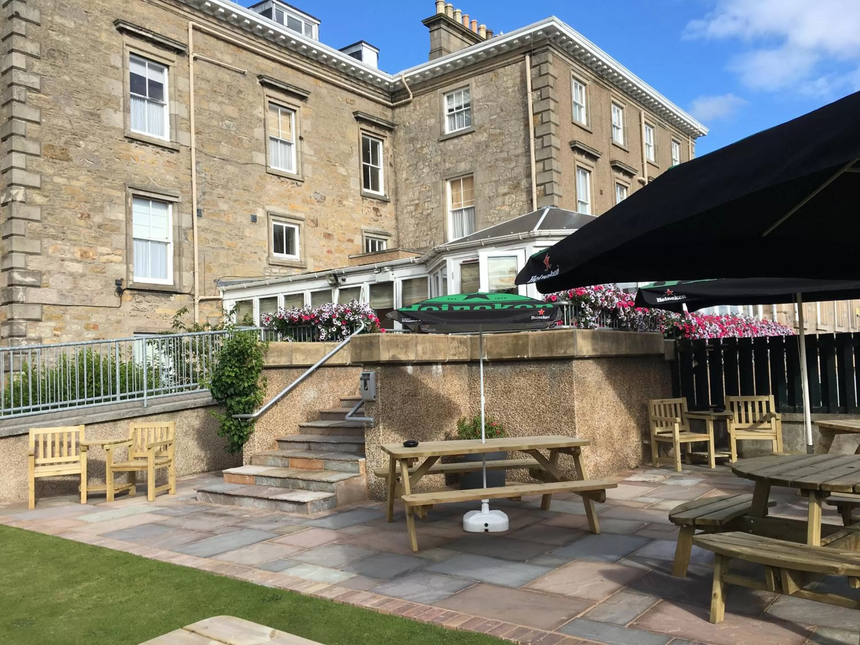 Patio in Laichmoray Hotel