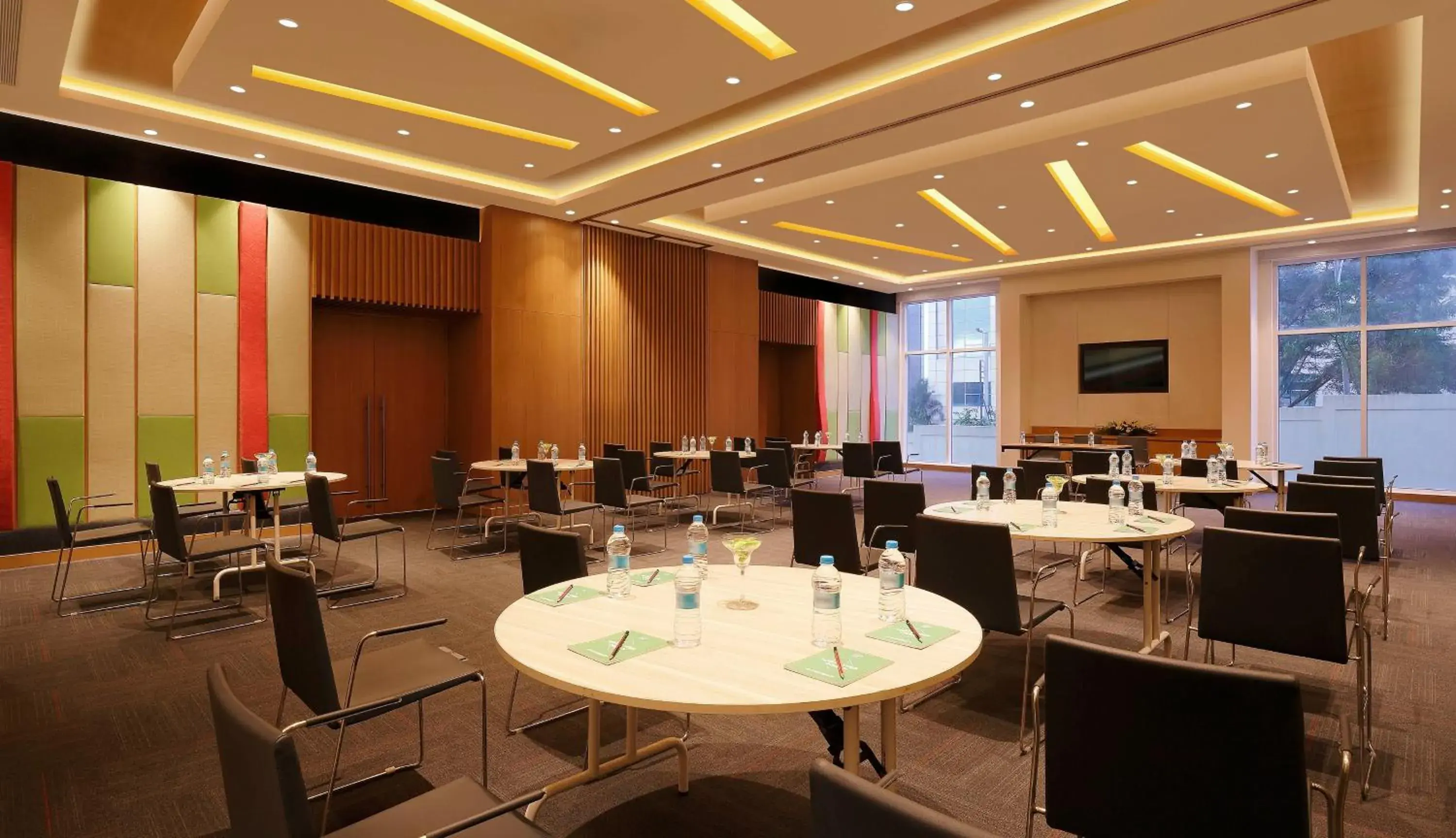 Meeting/conference room, Restaurant/Places to Eat in ibis Pune Hinjewadi