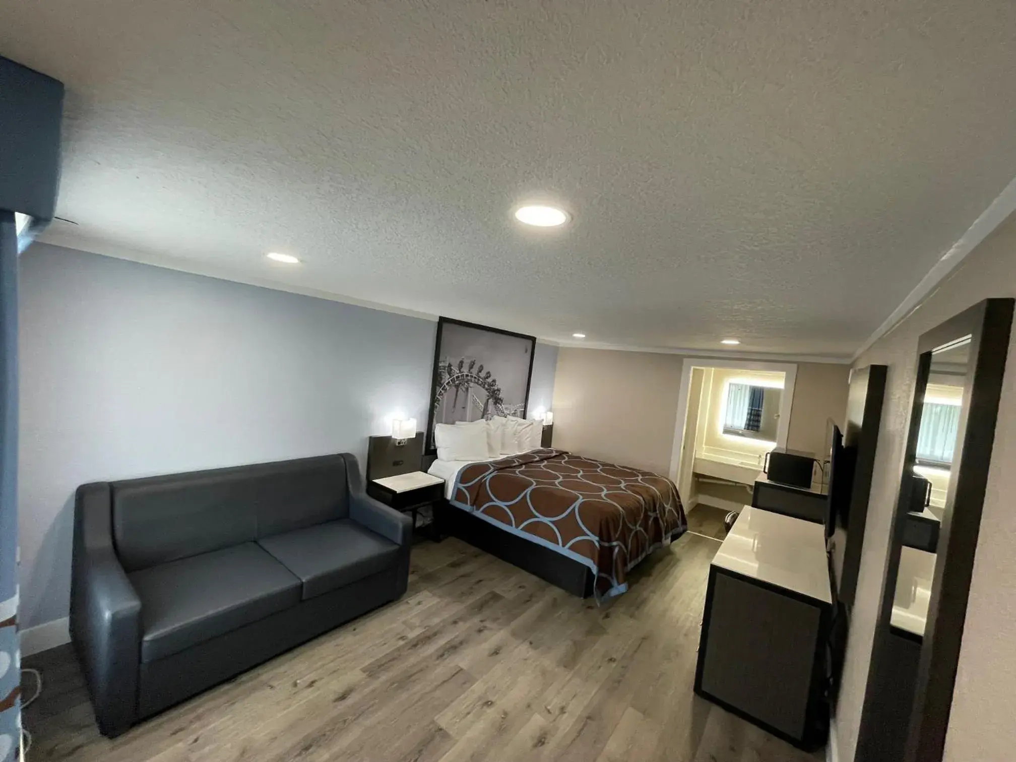 Living room, Seating Area in Super 8 by Wyndham Kissimmee-Orlando