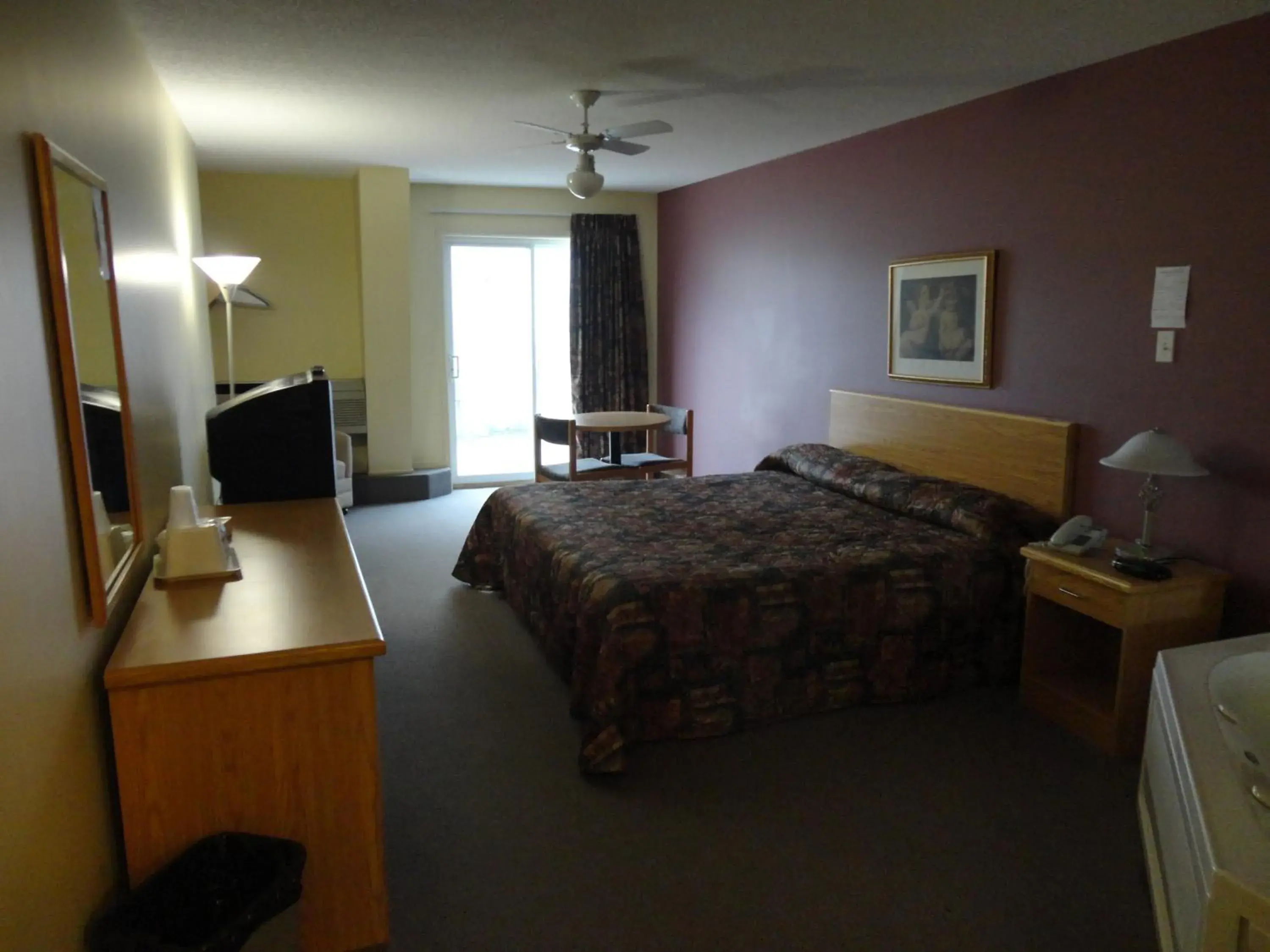 Photo of the whole room, Bed in Park Inn Motel