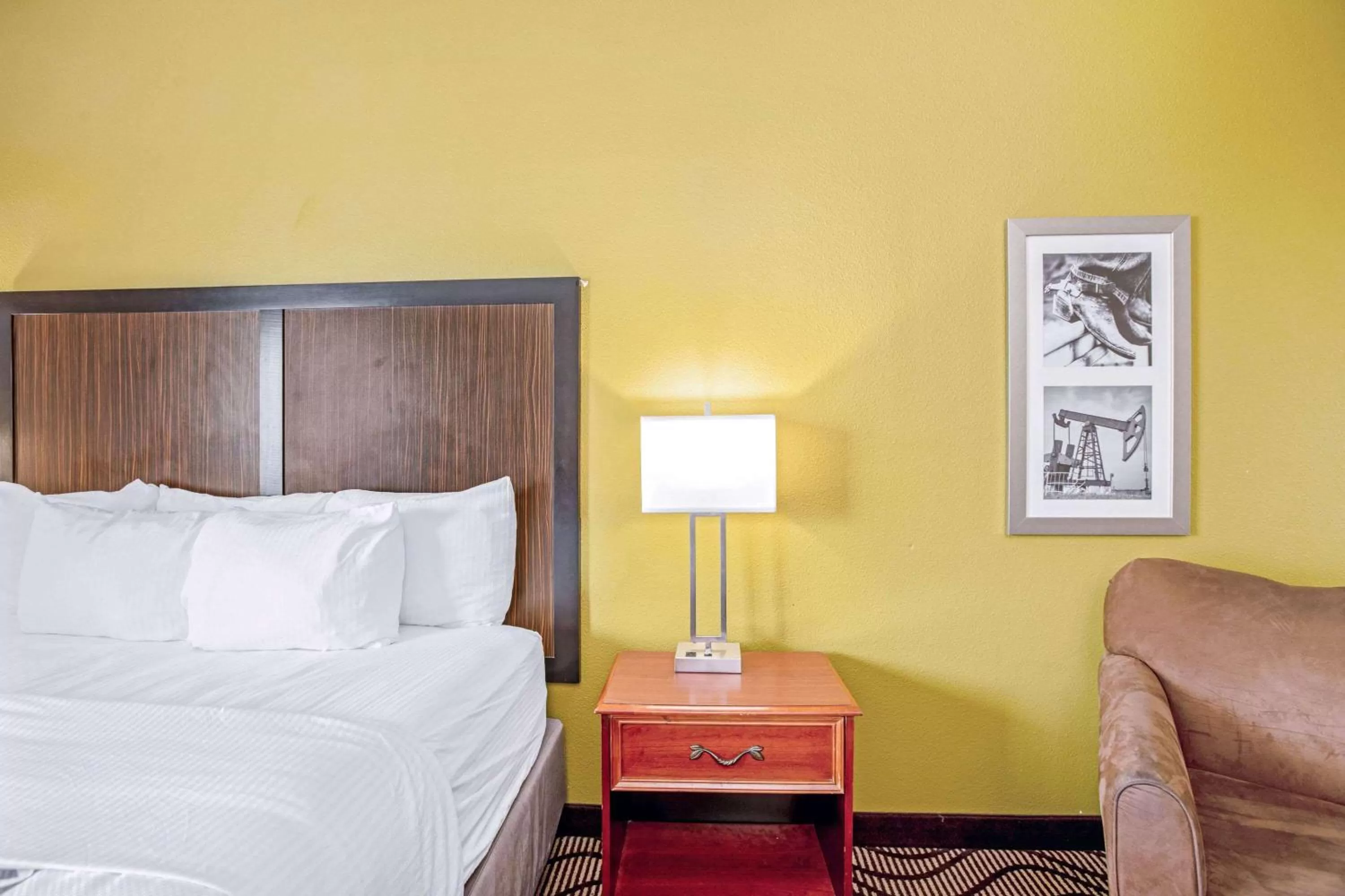 Photo of the whole room in La Quinta by Wyndham Corpus Christi Northwest