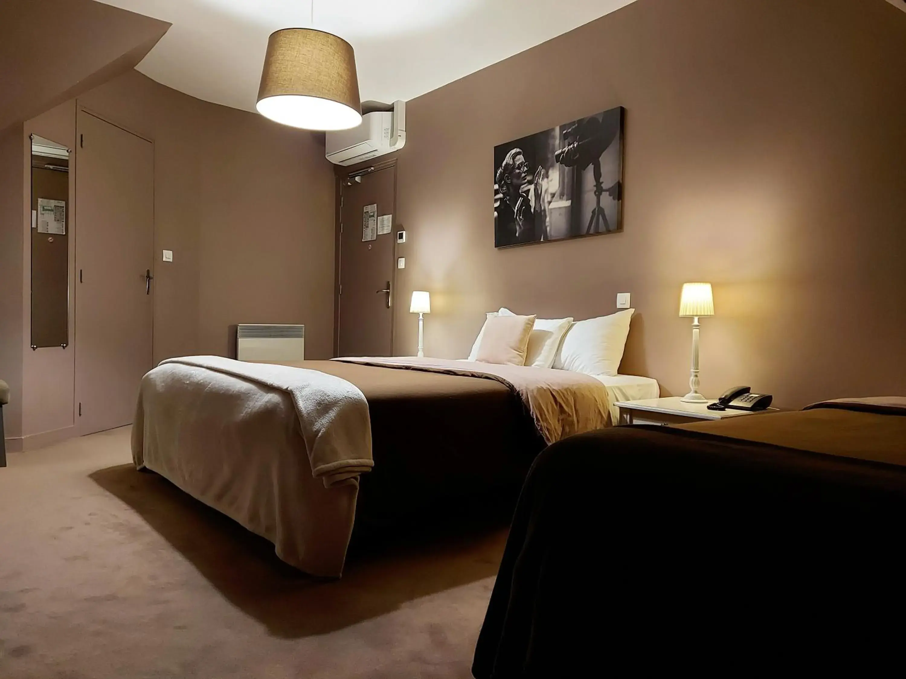 Bed in Hotel Mondial