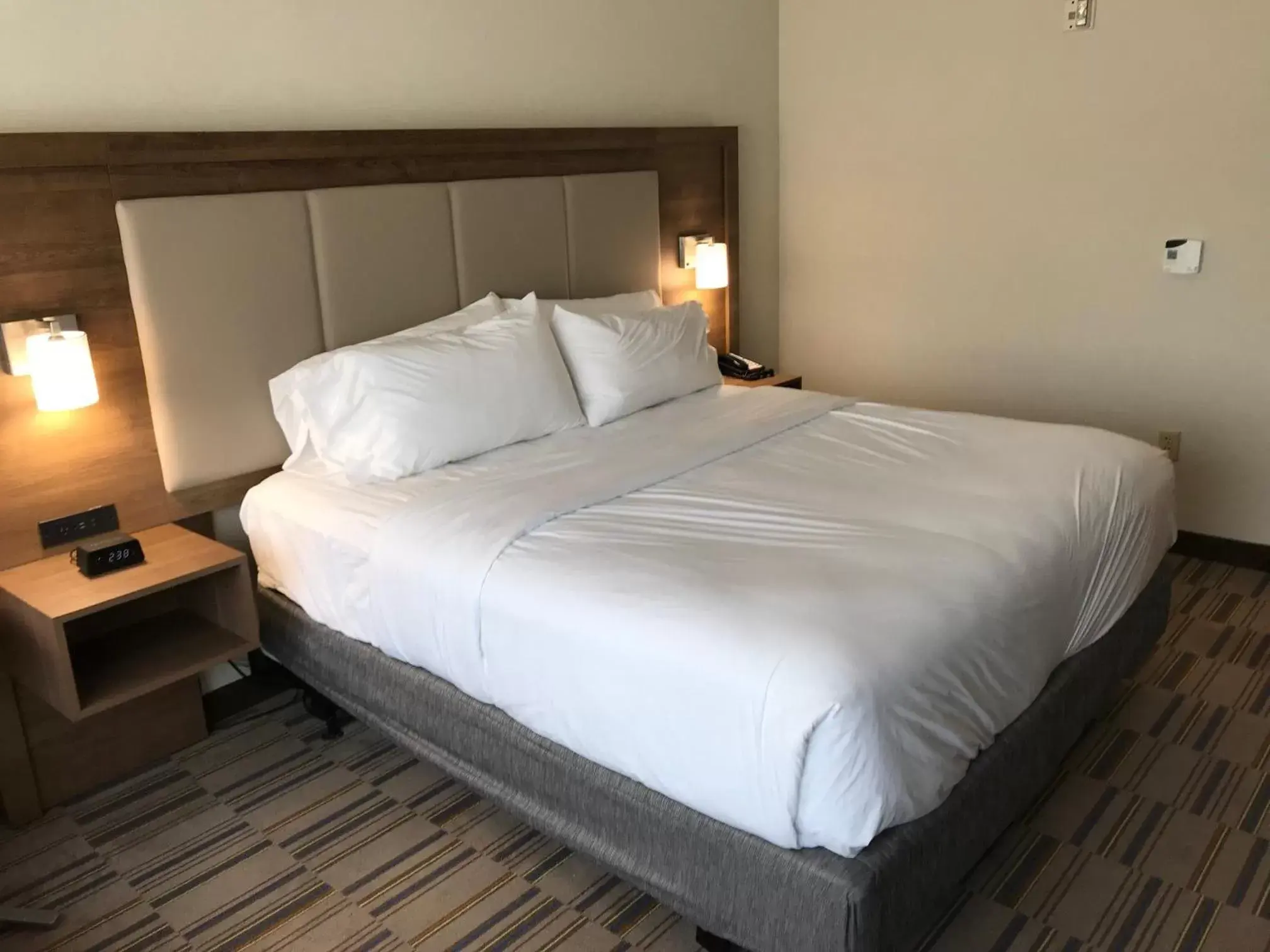 Bed in Holiday Inn Express & Suites - Pittsburgh - Monroeville, an IHG Hotel