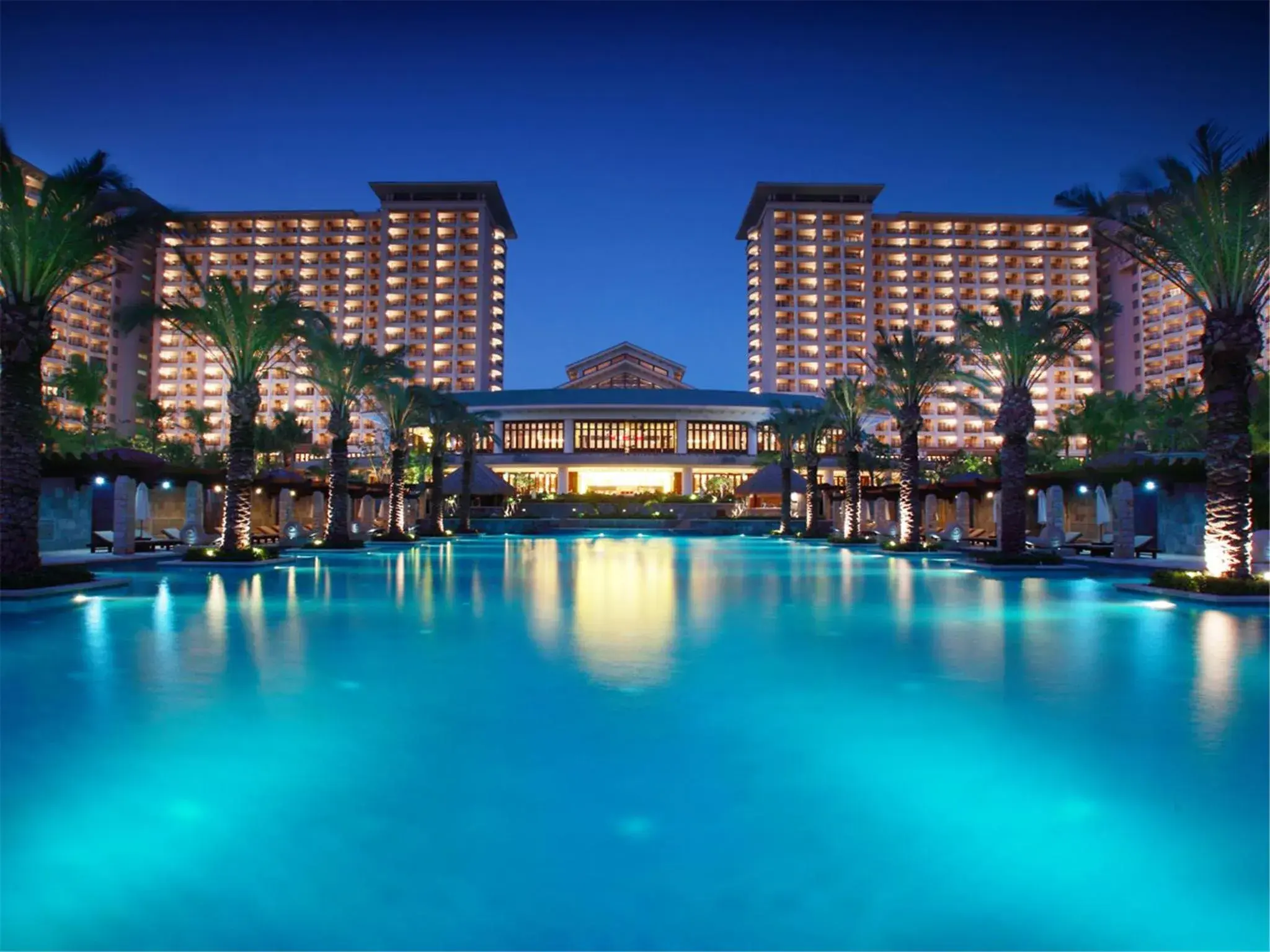 Facade/entrance, Swimming Pool in Howard Johnson Resort Sanya Bay