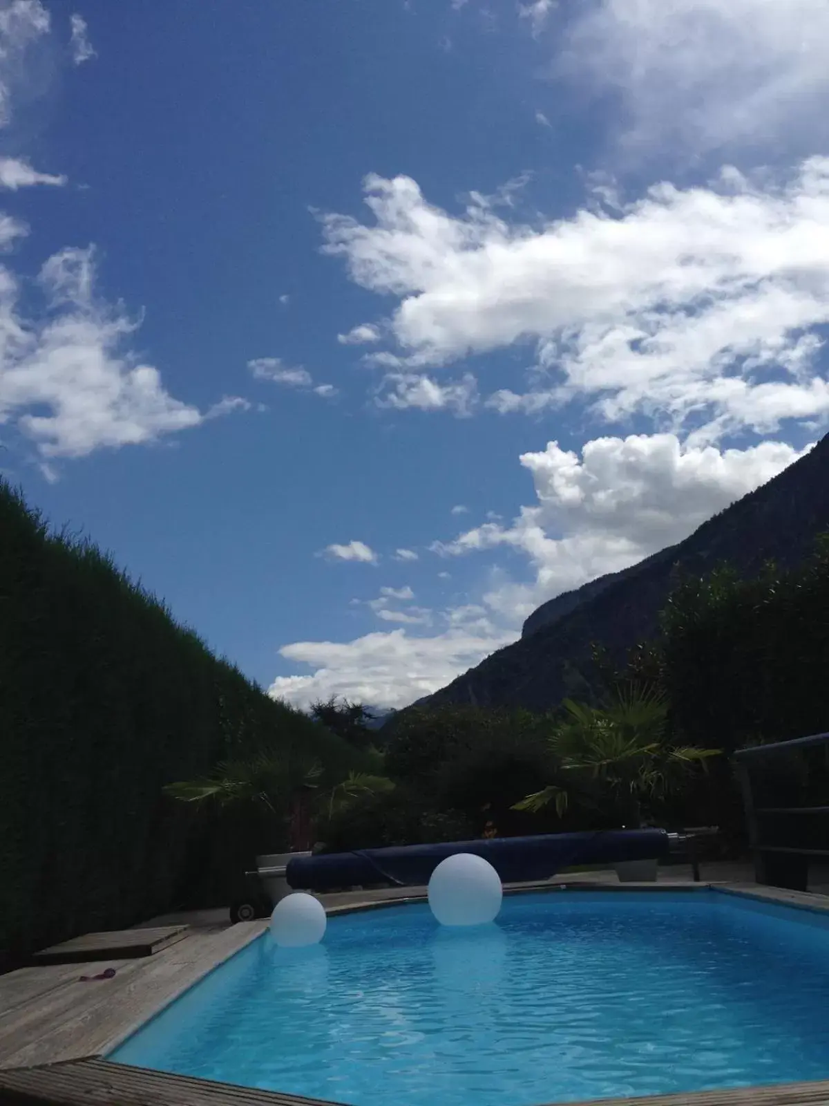 Swimming Pool in Chambre D'hôtes Chez Dom