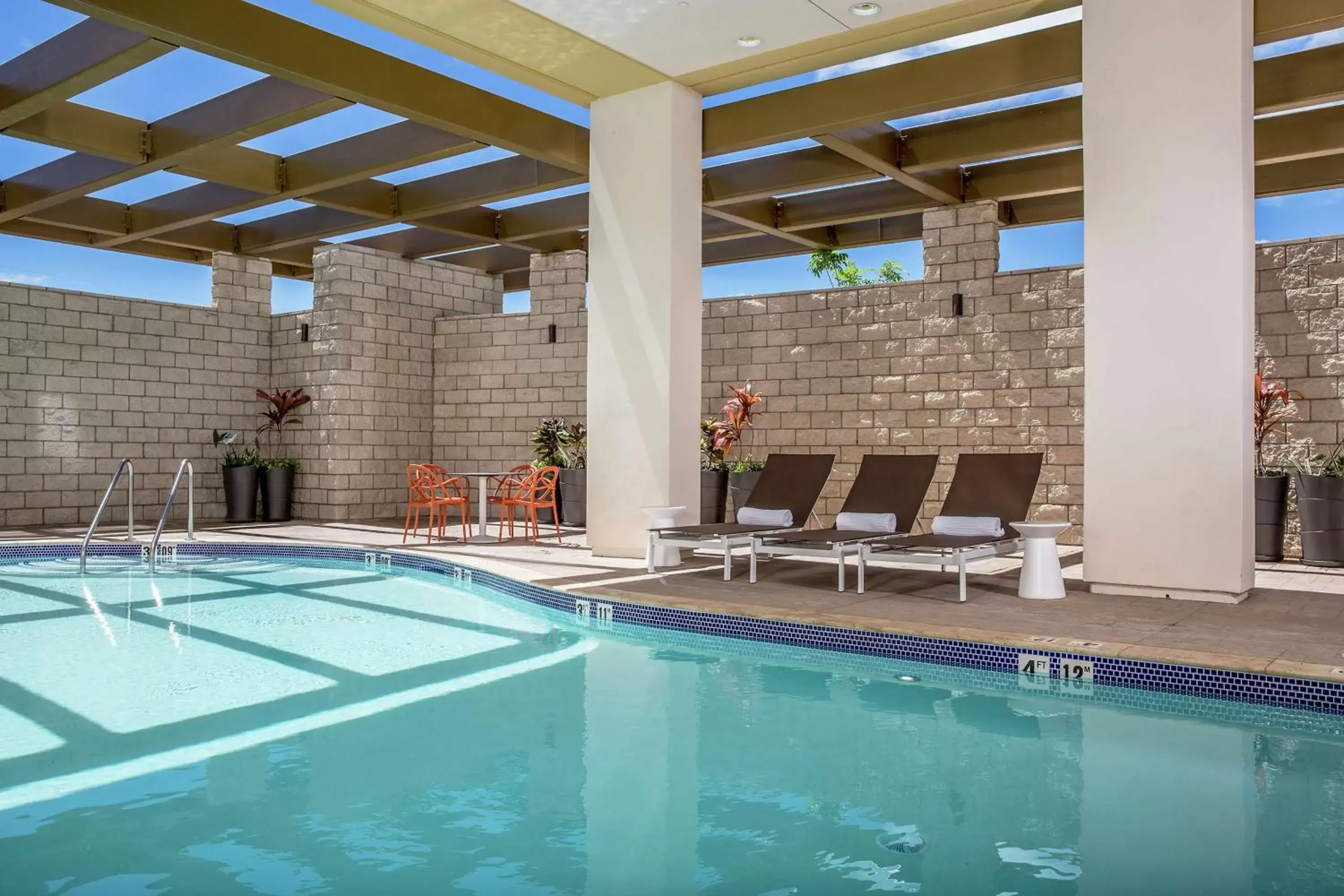 Pool view, Swimming Pool in Hampton Inn & Suites Oahu/Kapolei, HI - FREE Breakfast