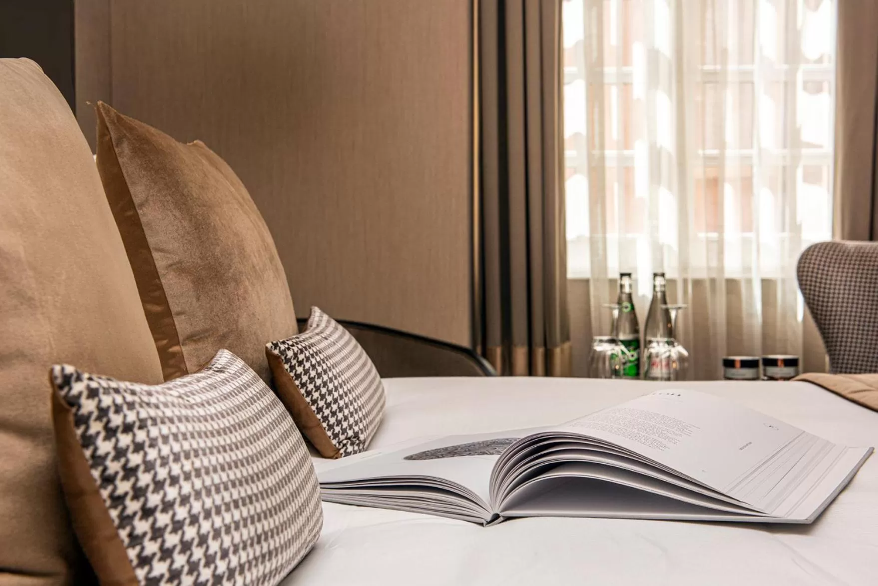 Bed in La Cour des Consuls Hotel & Spa Toulouse - MGallery Collection