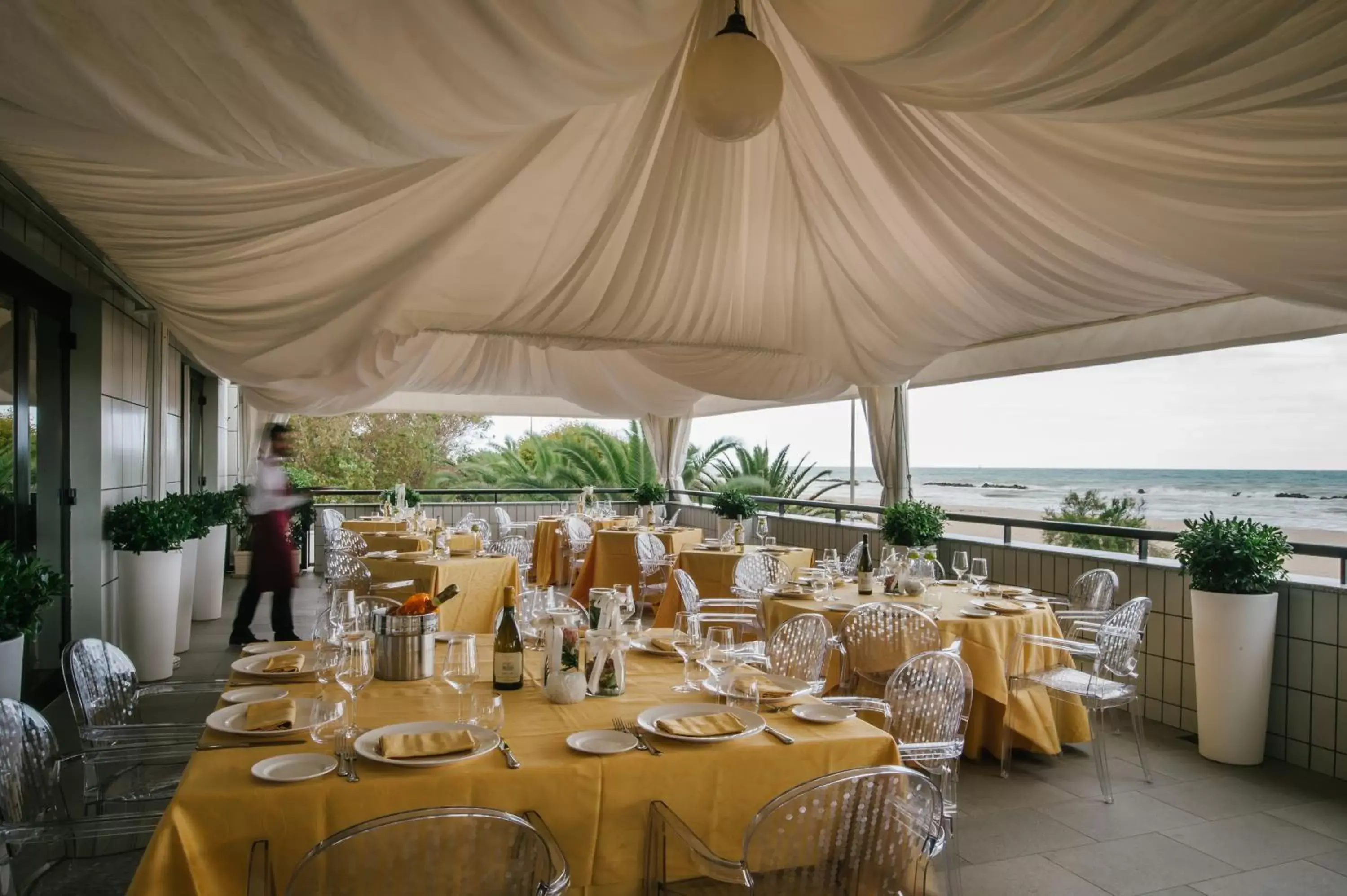 Restaurant/places to eat, Banquet Facilities in Hotel Royal