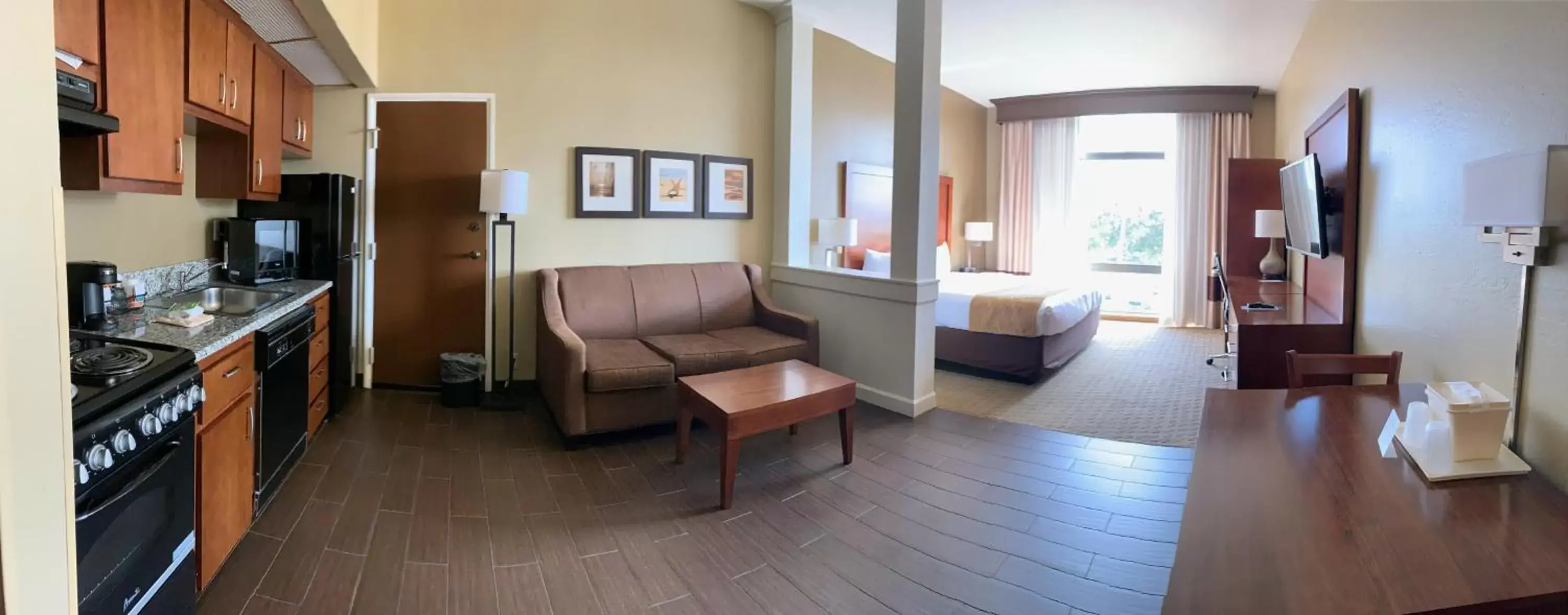 Photo of the whole room, Seating Area in Comfort Inn Naples East I-75