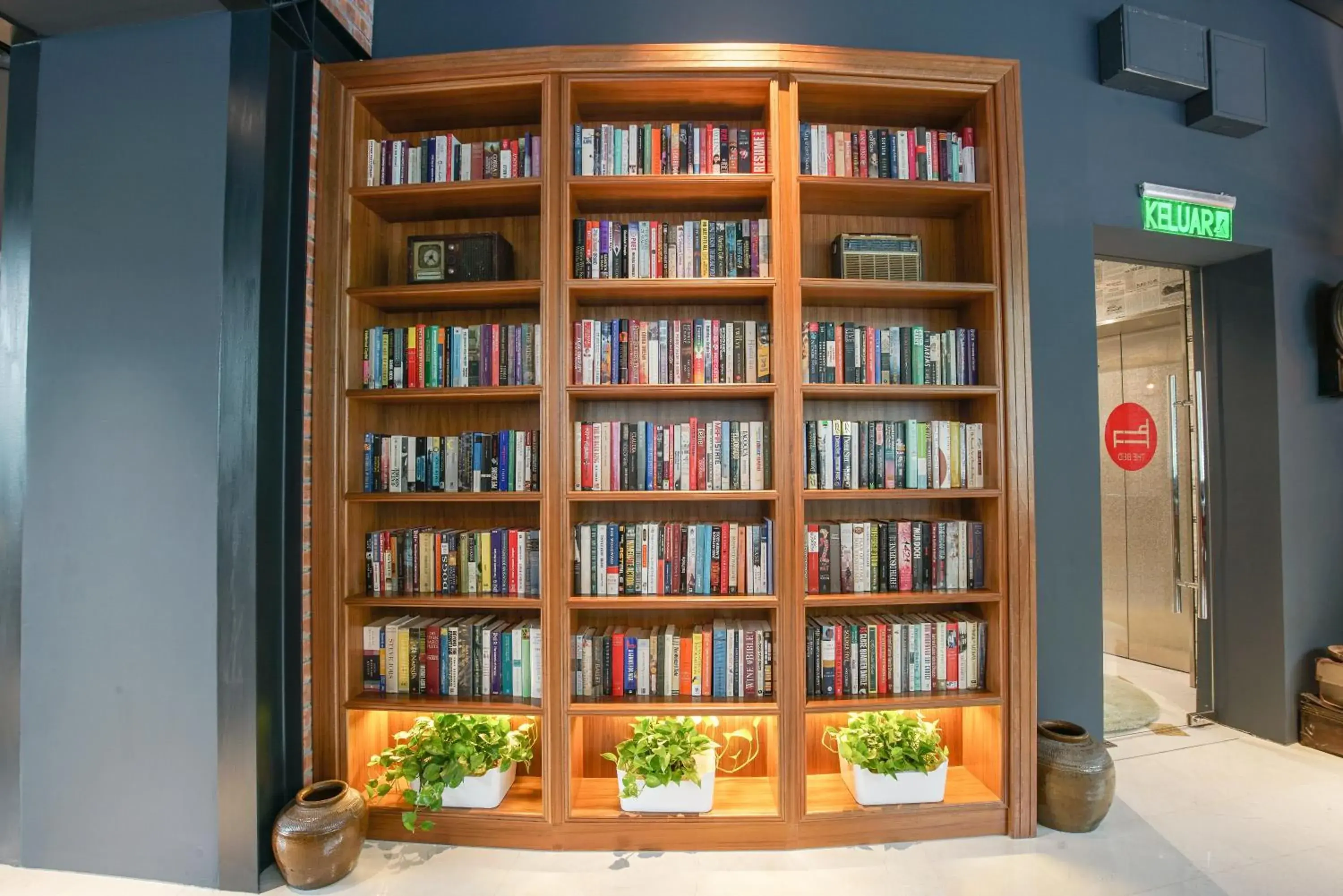 Communal lounge/ TV room, Library in The Bed KLCC