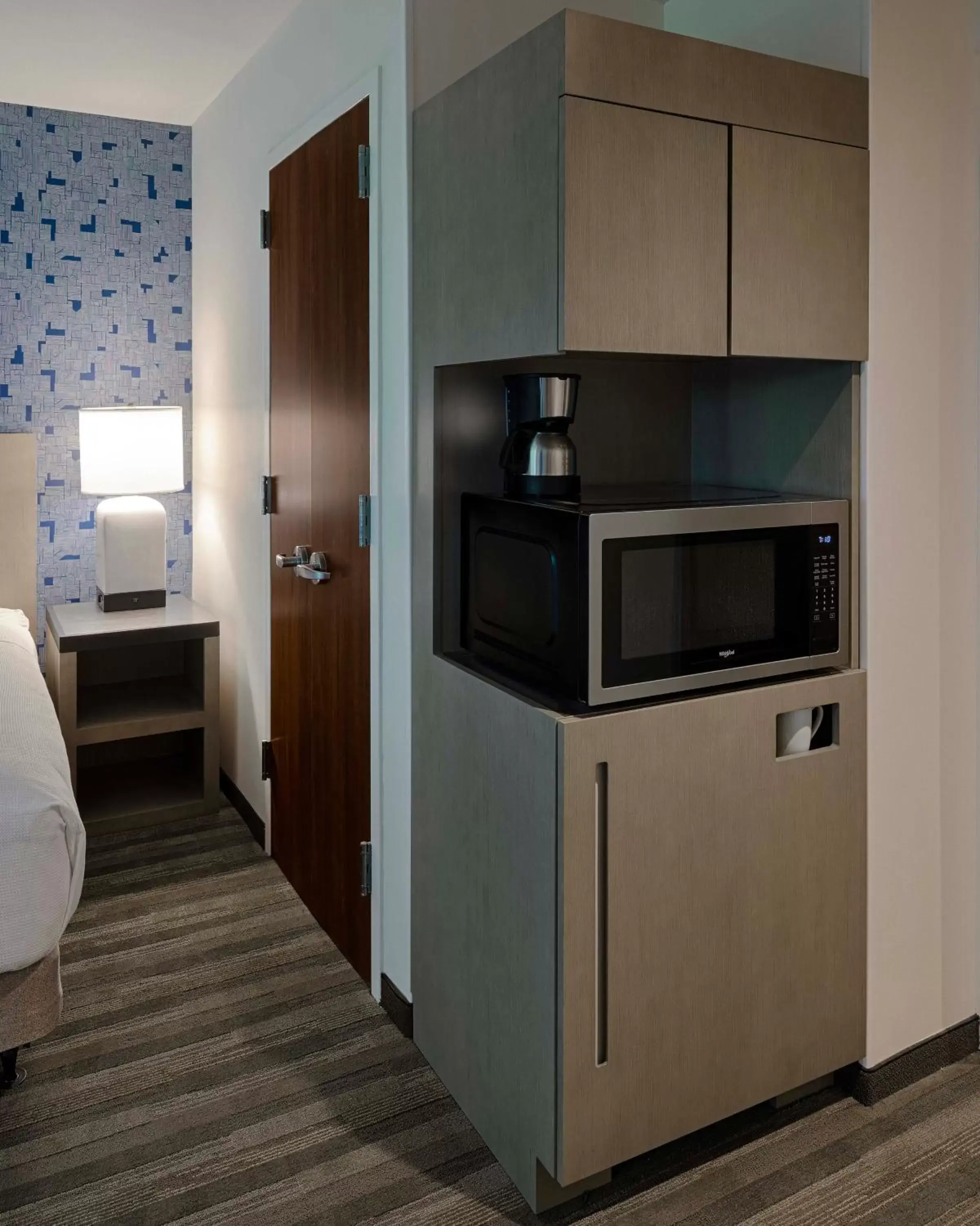 minibar, Kitchen/Kitchenette in Hyatt House Columbus OSU Short North