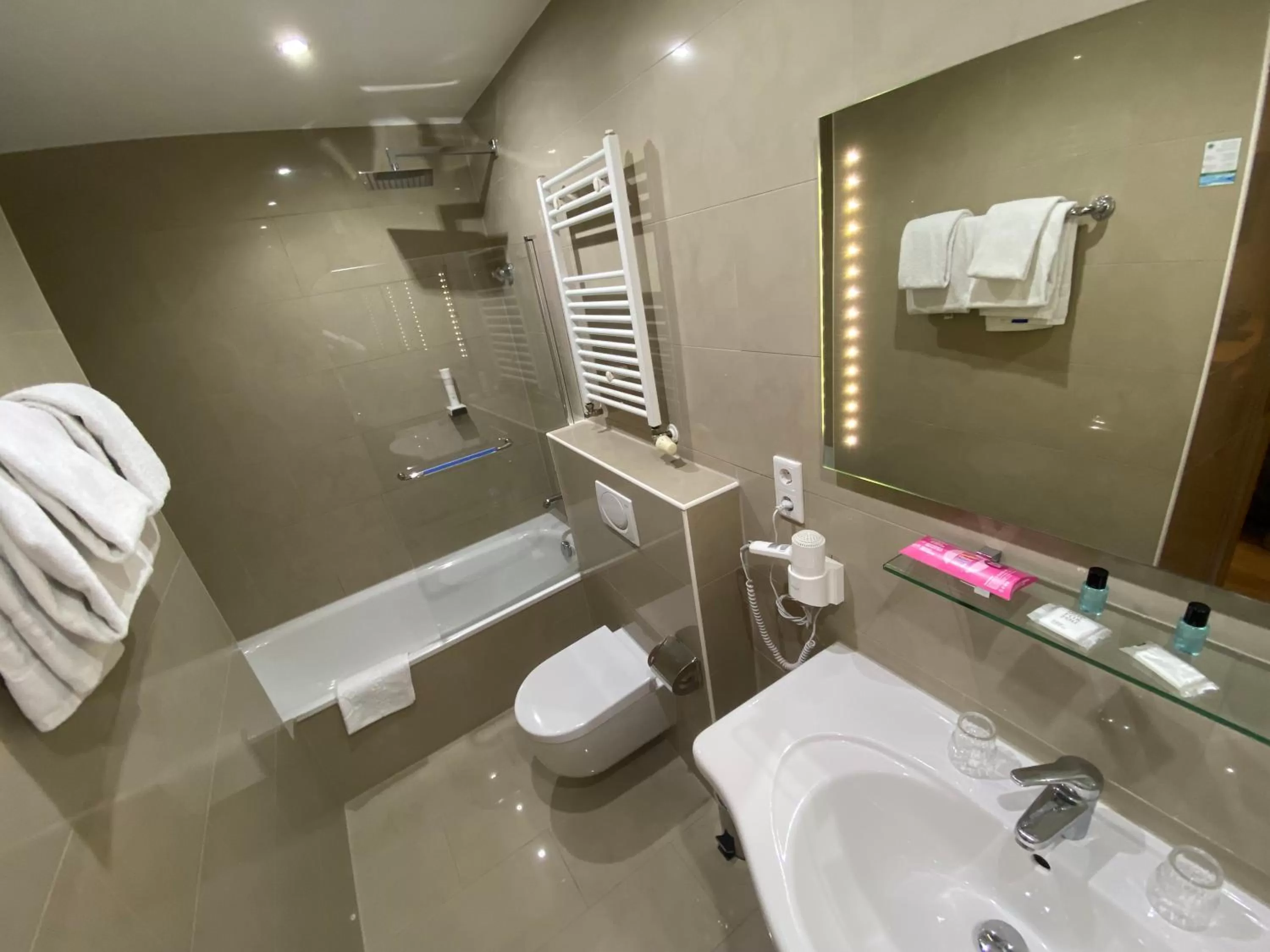 Bathroom in Atlas Posthotel