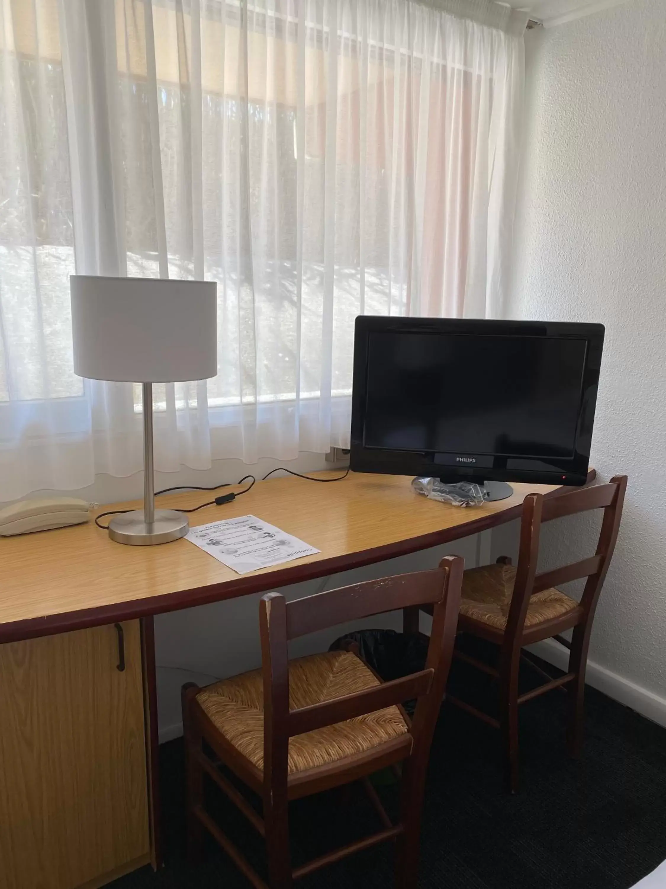 TV/Entertainment Center in Kyriad Direct Marseille Ouest - Martigues