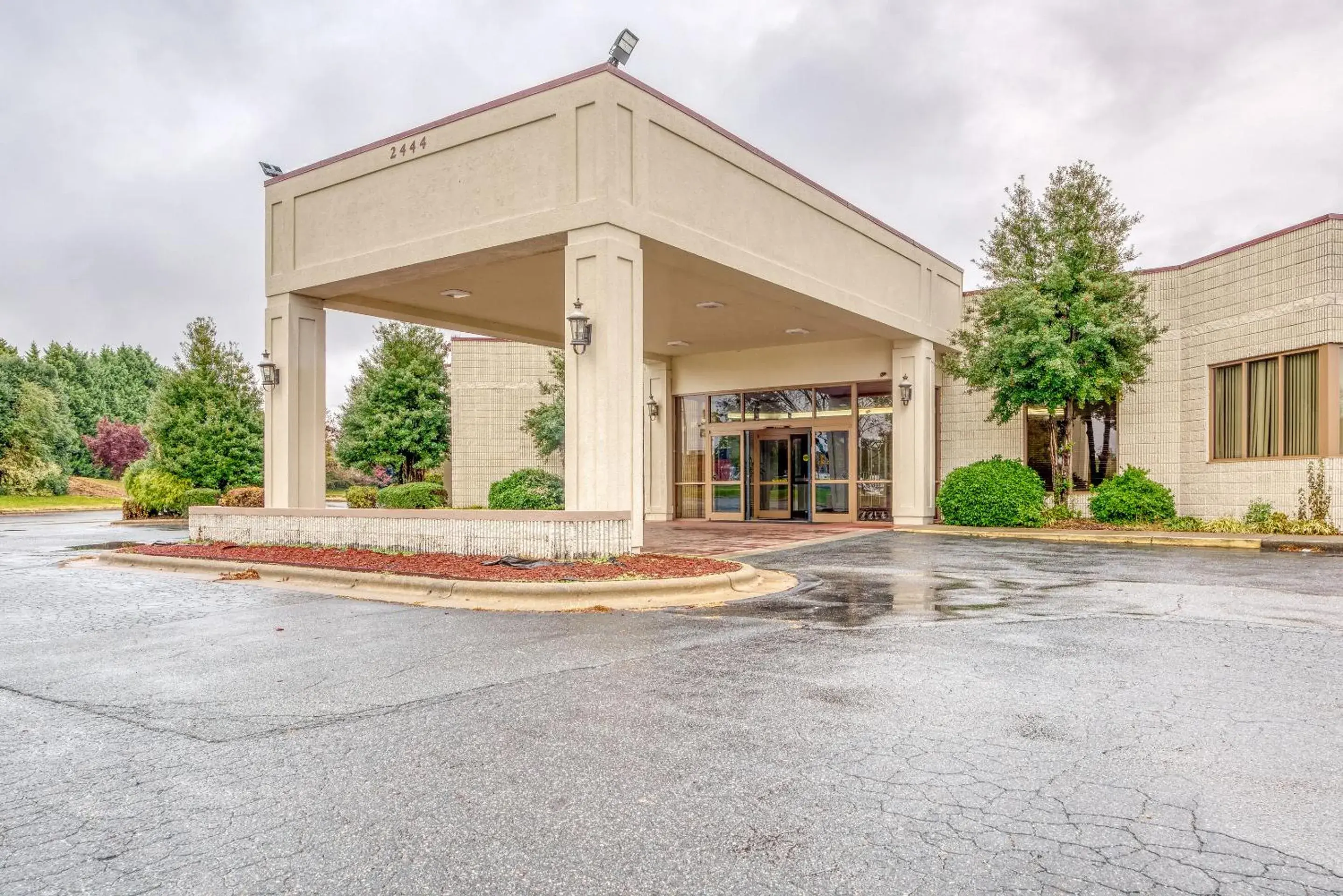 Facade/entrance, Property Building in OYO Hotel Burlington South