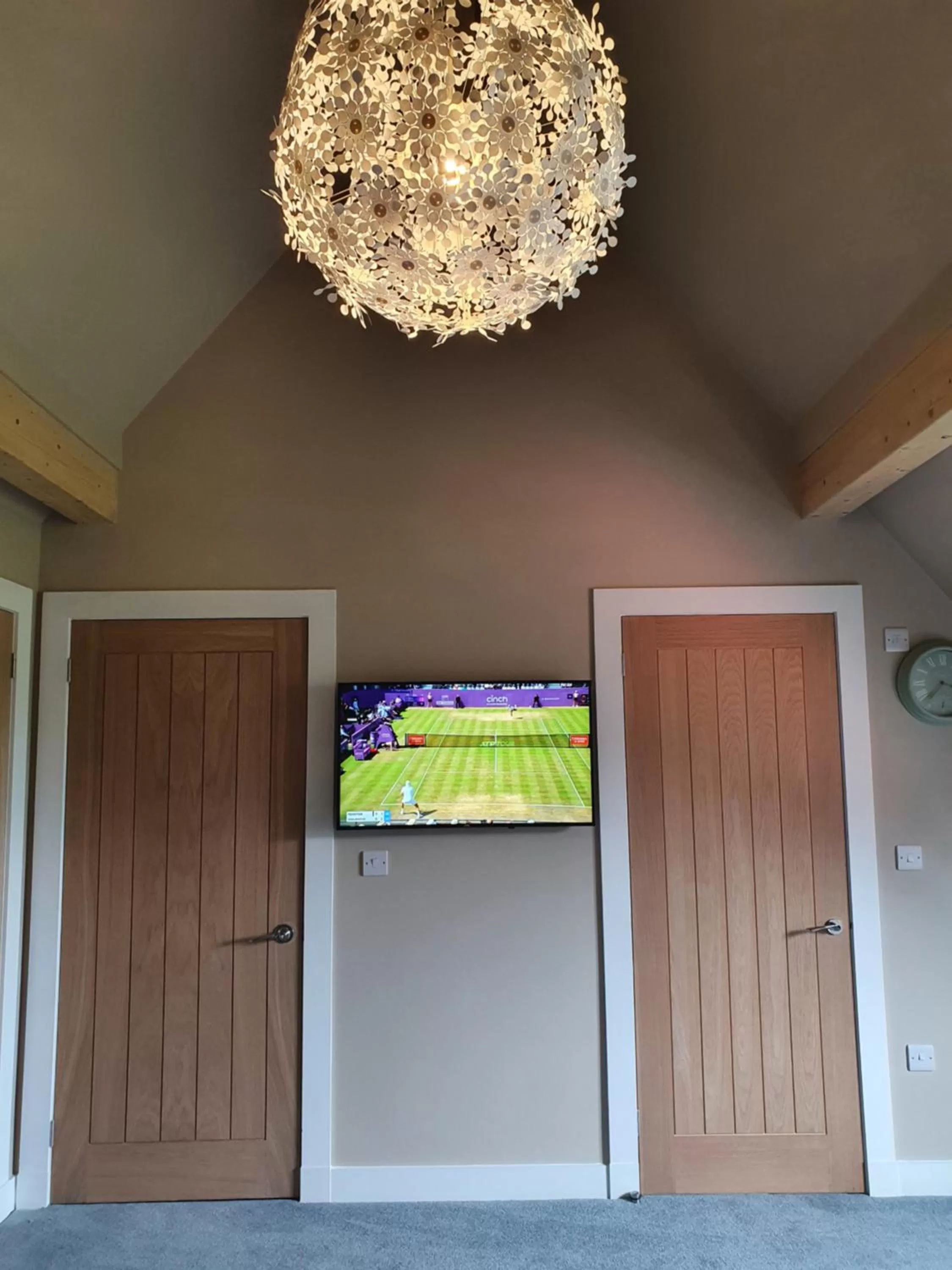 TV and multimedia in Maple Cottage B&B