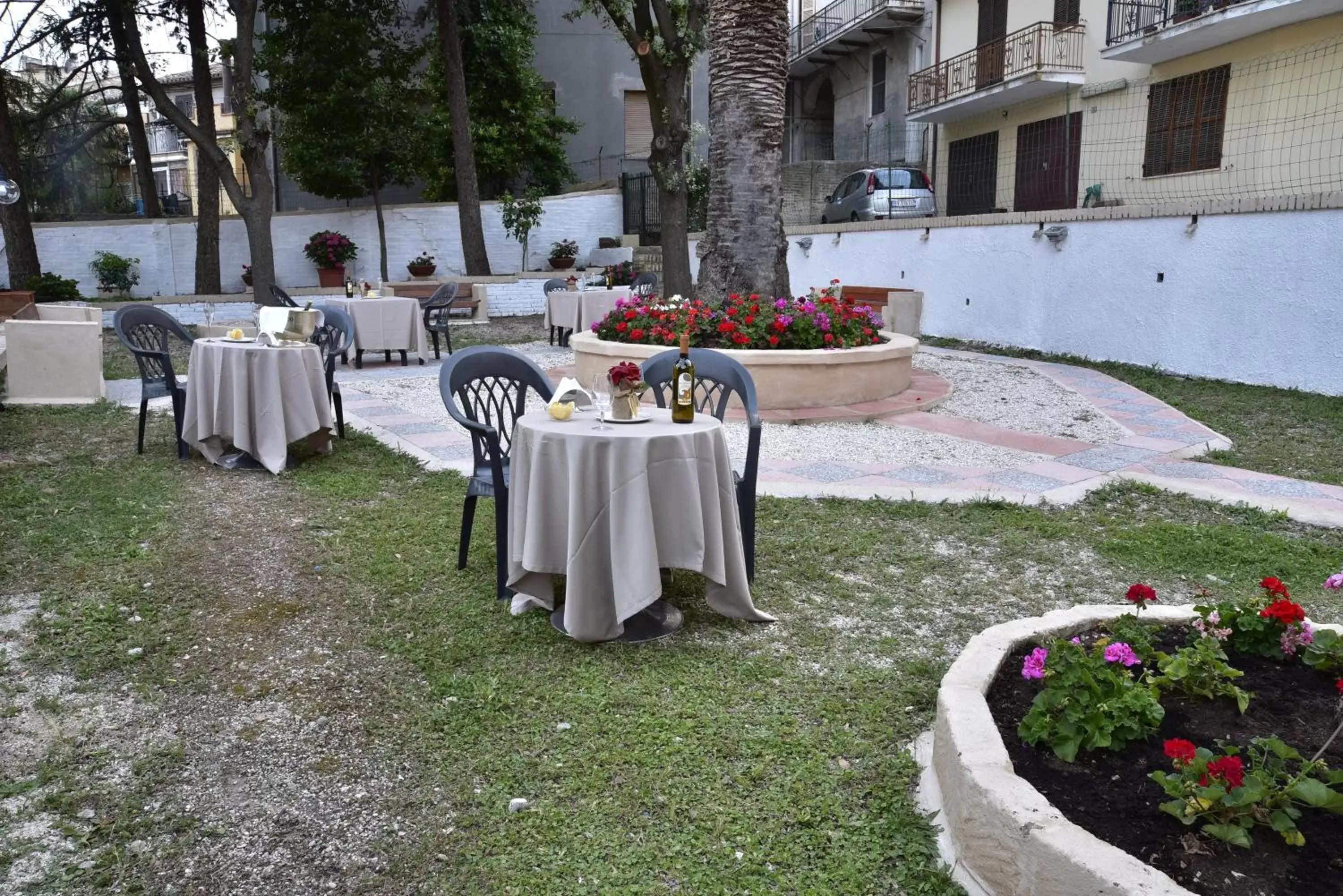 Patio, Banquet Facilities in San Gabriele