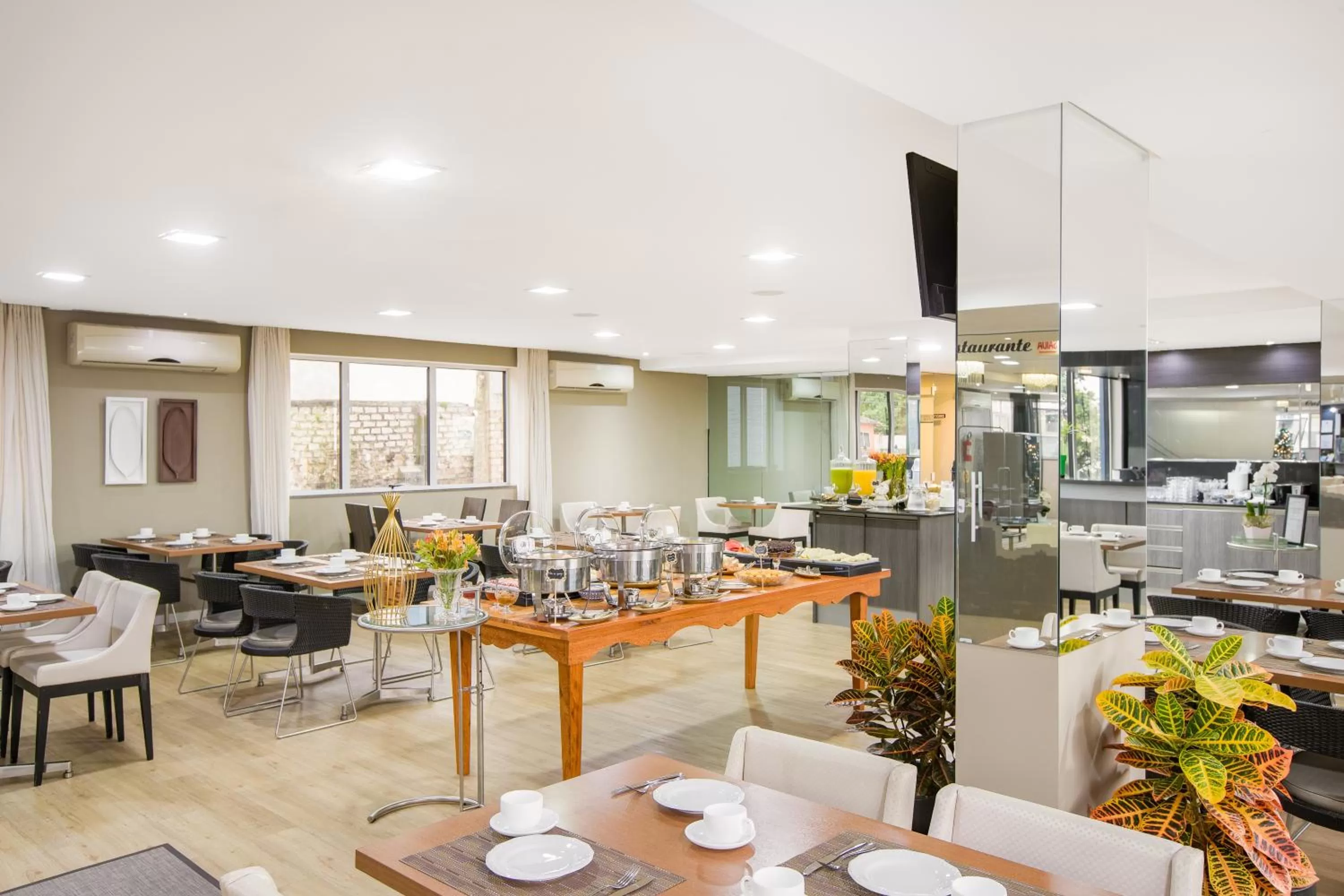 Breakfast in Iate Hotel Centro Florianópolis