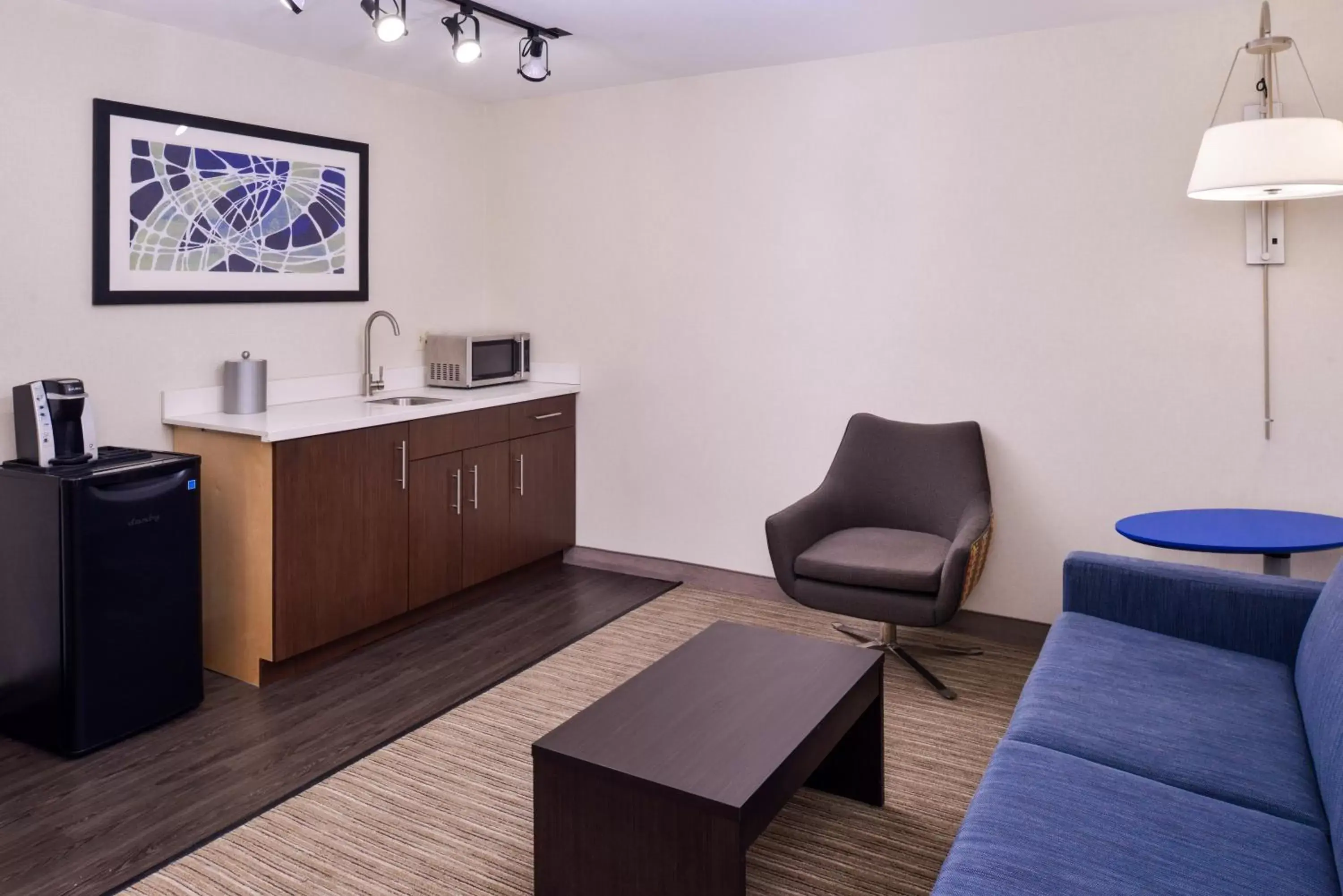 Seating Area in Holiday Inn Express Hotel & Suites Southfield - Detroit, an IHG Hotel