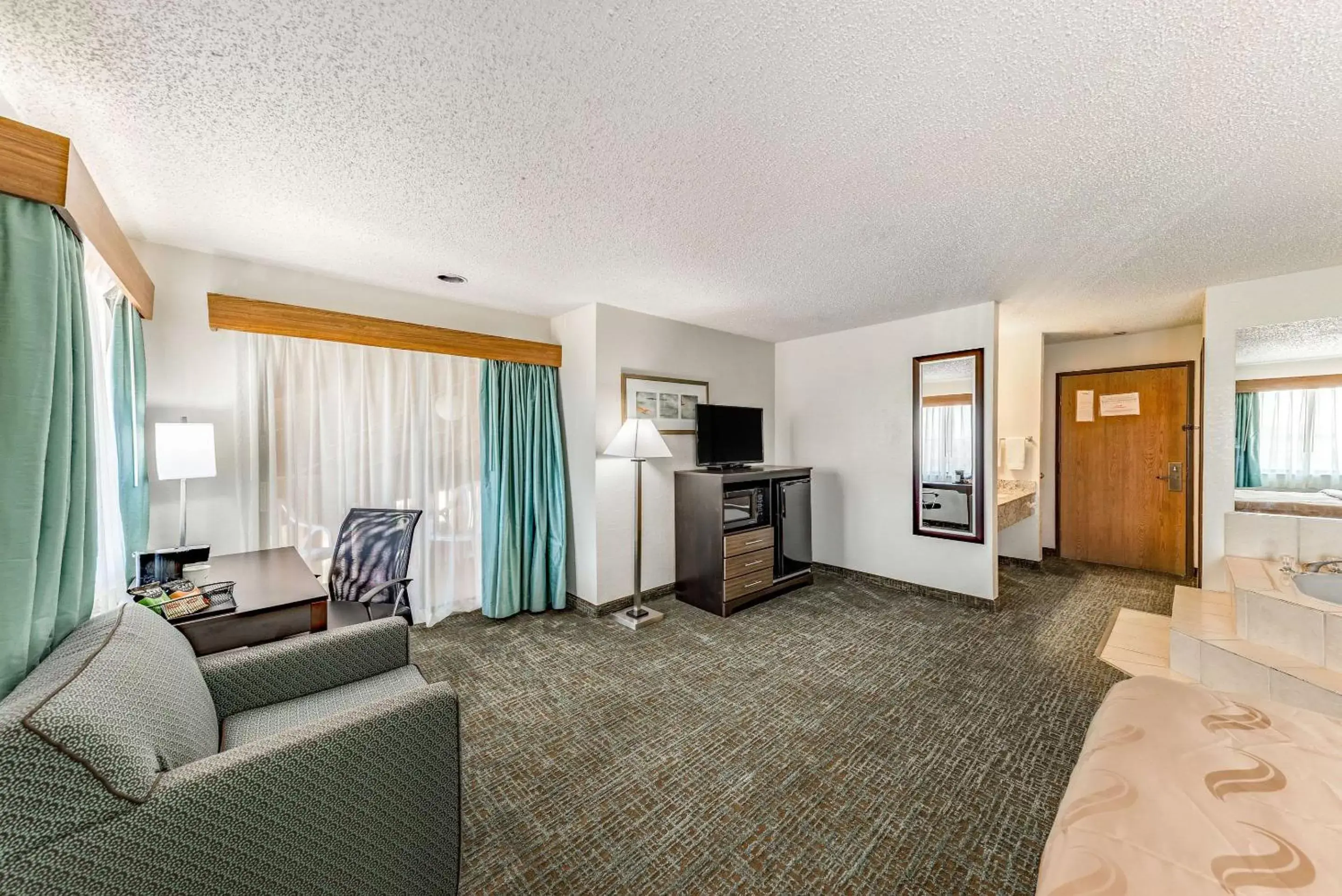 Photo of the whole room, Seating Area in Quality Inn Allen - Plano East