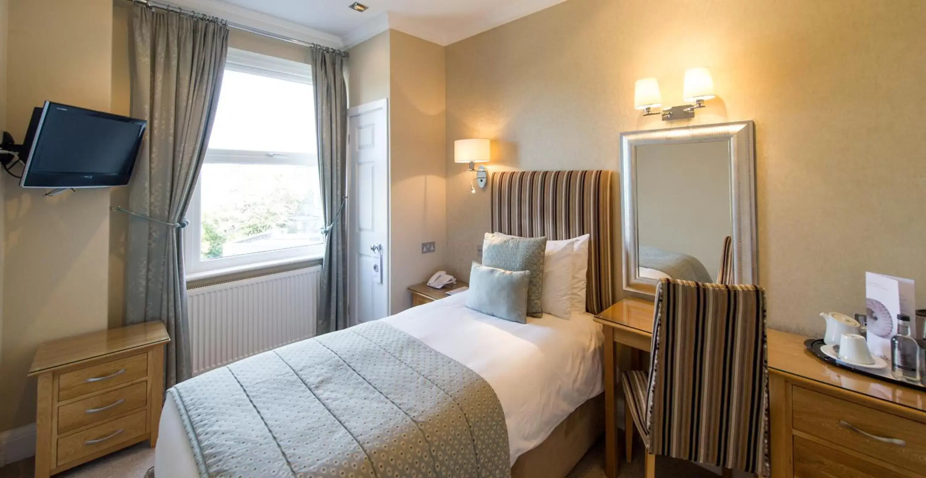 Photo of the whole room, Room Photo in The Carlyon Bay Hotel and Spa