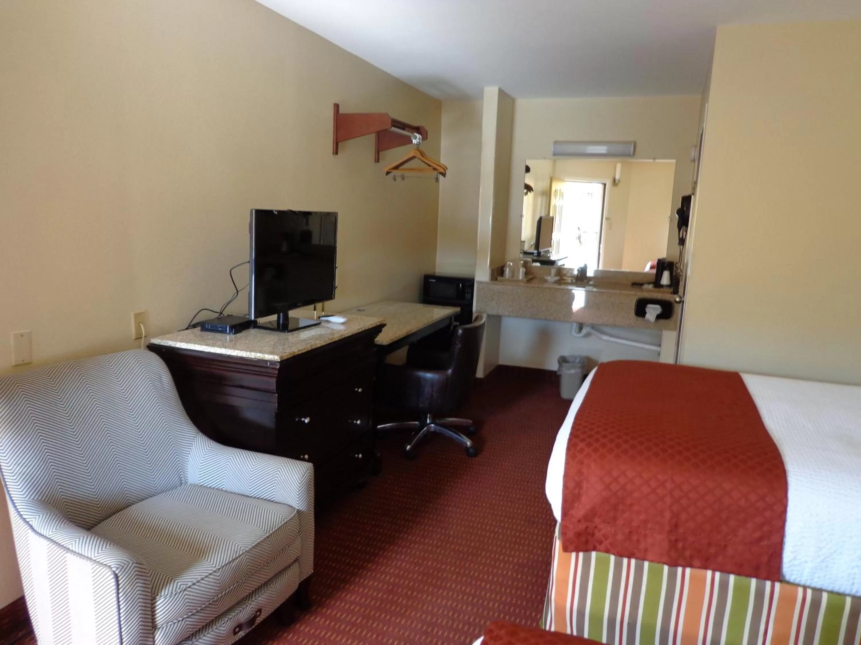 Bedroom, Bed in Economy Inn Express Warren