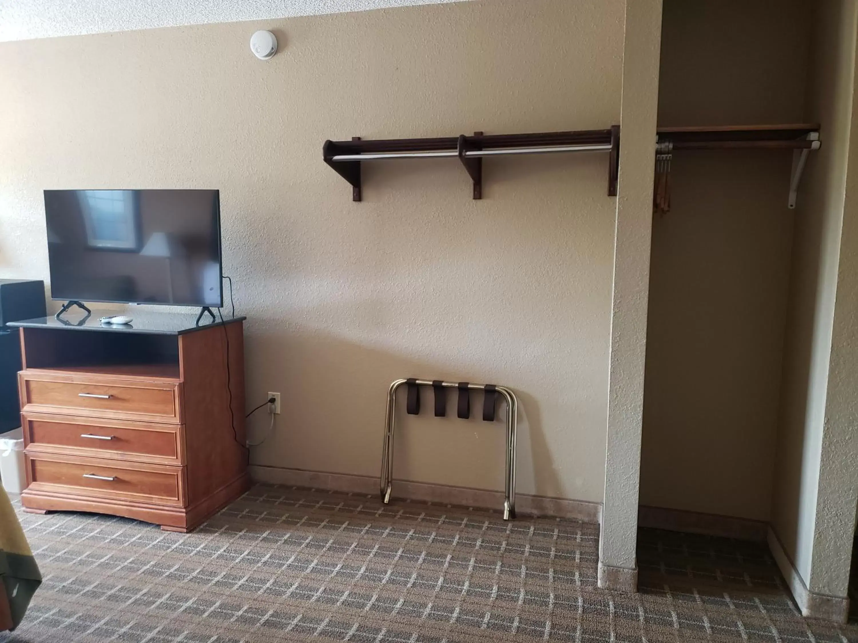 TV/Entertainment Center in Super 8 by Wyndham Clinton