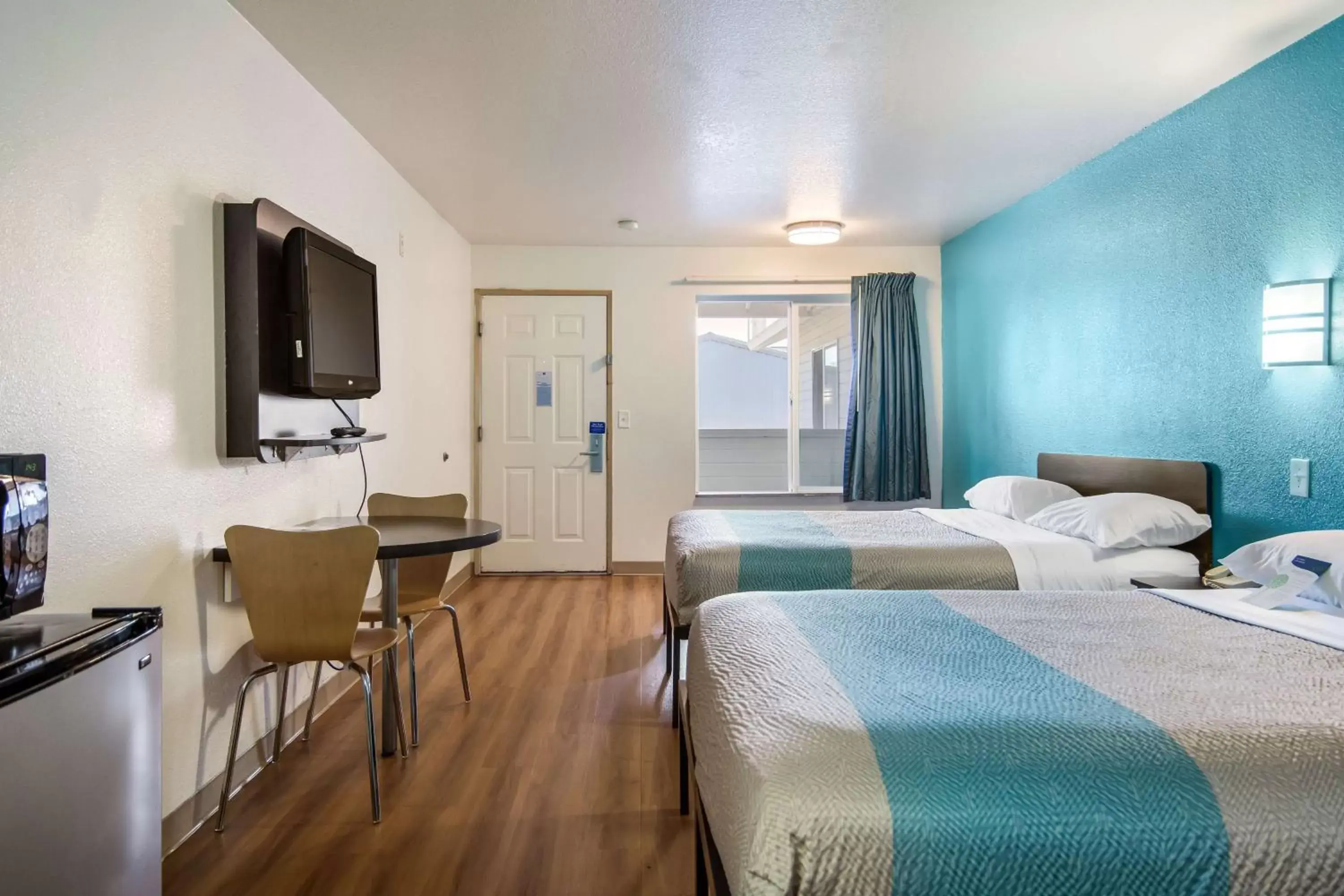 Deluxe Queen Room with Two Queen Beds - single occupancy - Smoking in Motel 6 Portland Mall - 205 Deluxe Queen Room with Two Queen Beds - single occupancy - Smoking in Motel 6 Portland Mall - 205