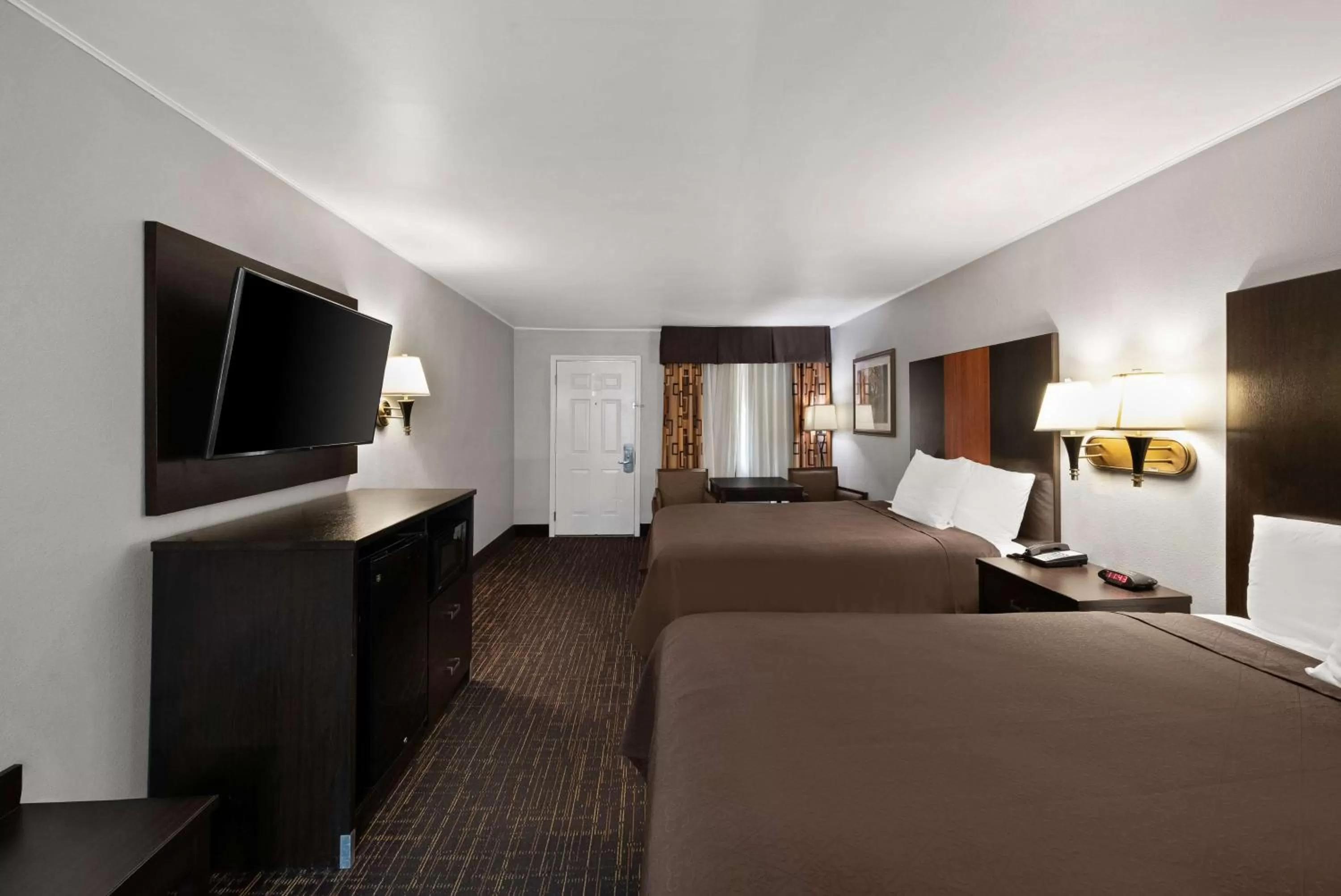 Bedroom, Bed in Best Western Executive Inn