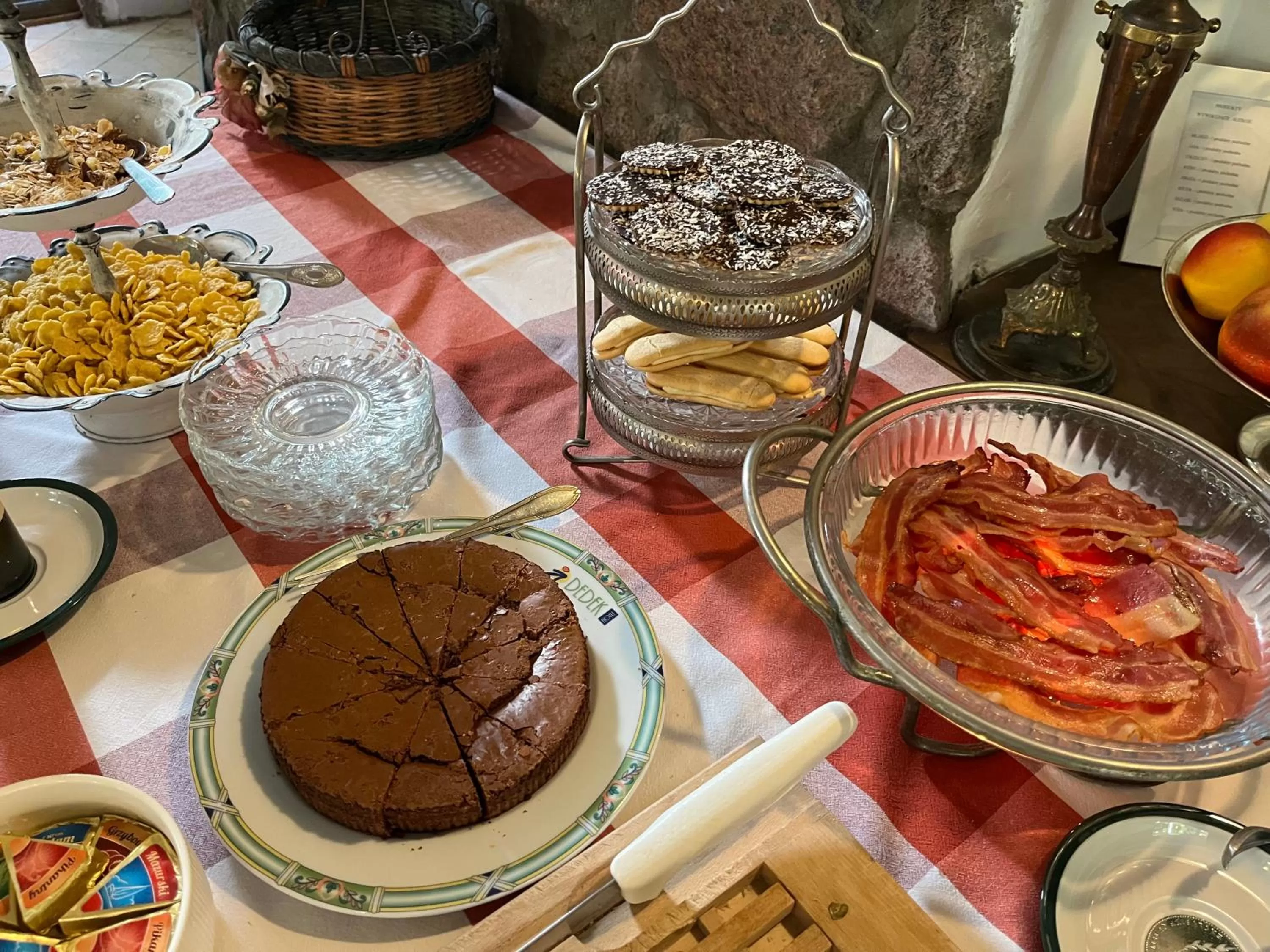 Breakfast in Dedek Park - historyczny dworek w pięknym Parku Skaryszewskim obok Stadionu Narodowego